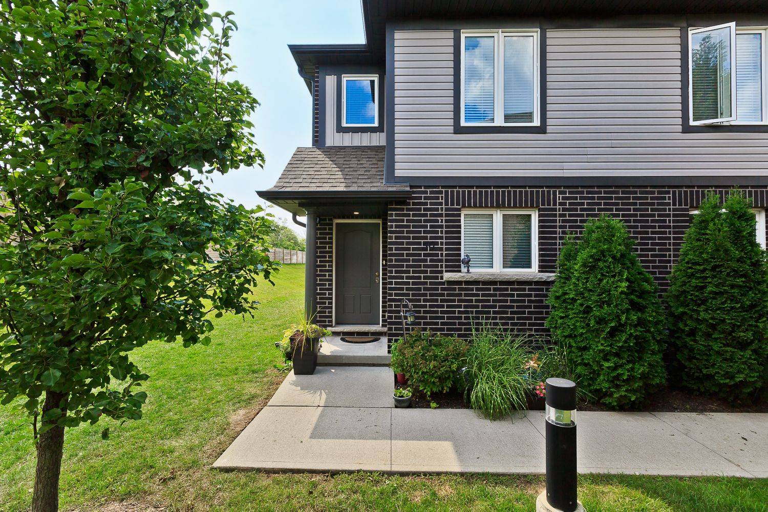 Niagara Falls, ON L2H 3P9,7768 Ascot CIR #50