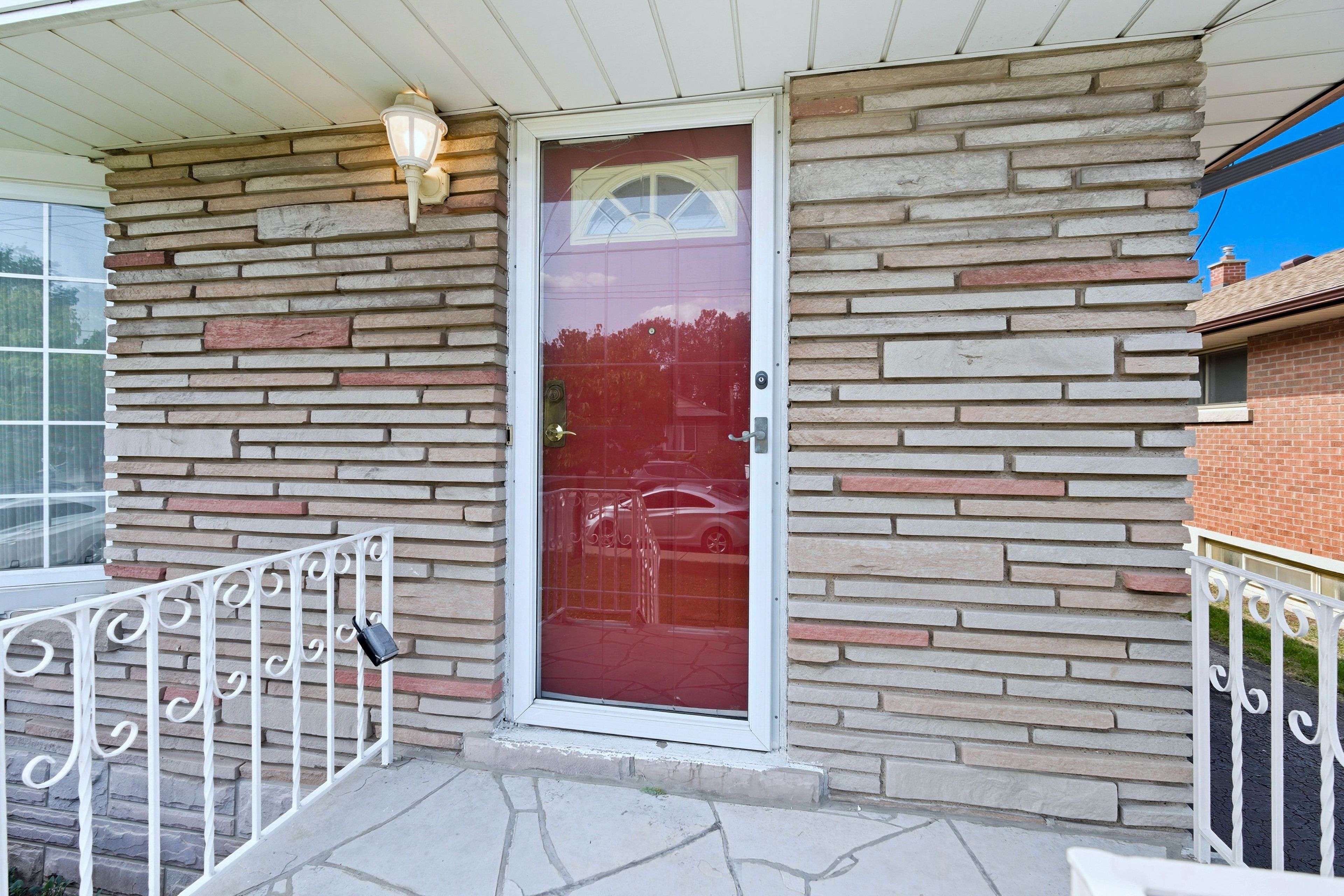 Hamilton, ON L9A 4J3,98 East 16th ST