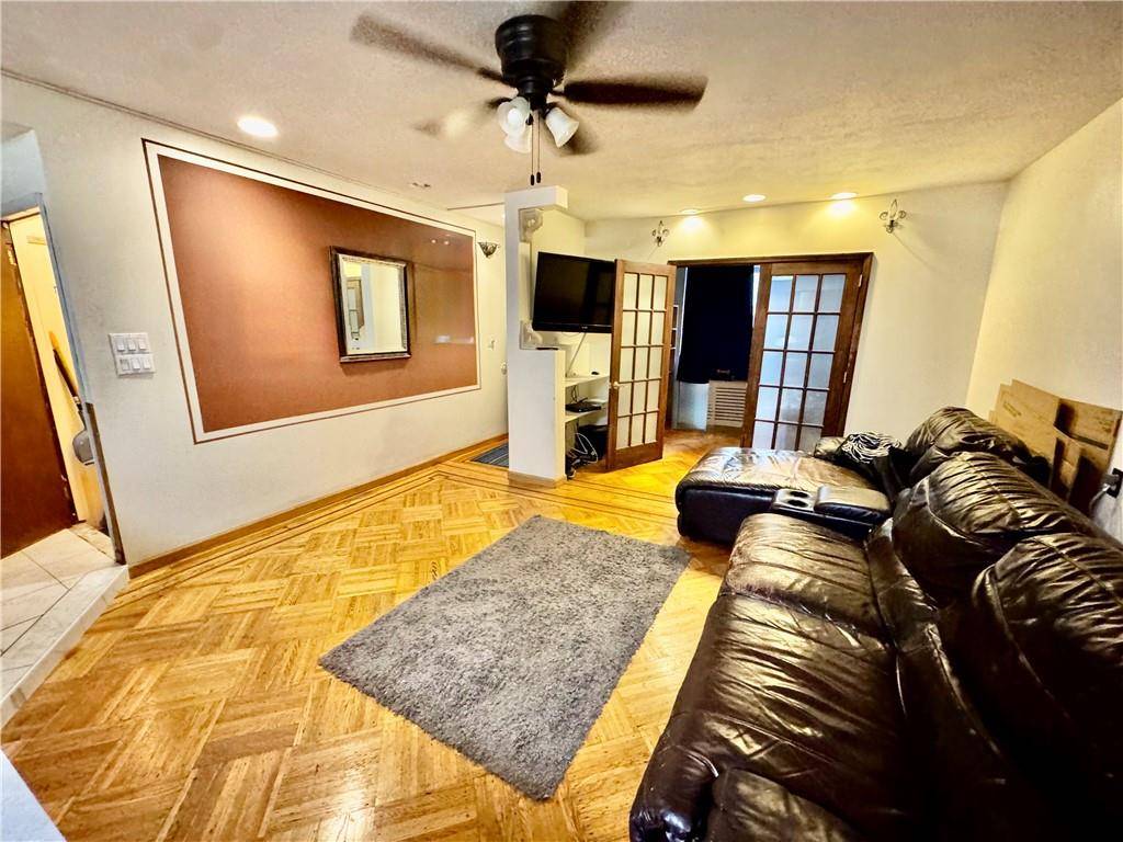 Brooklyn, NY 11228,106 Bay 8th ST