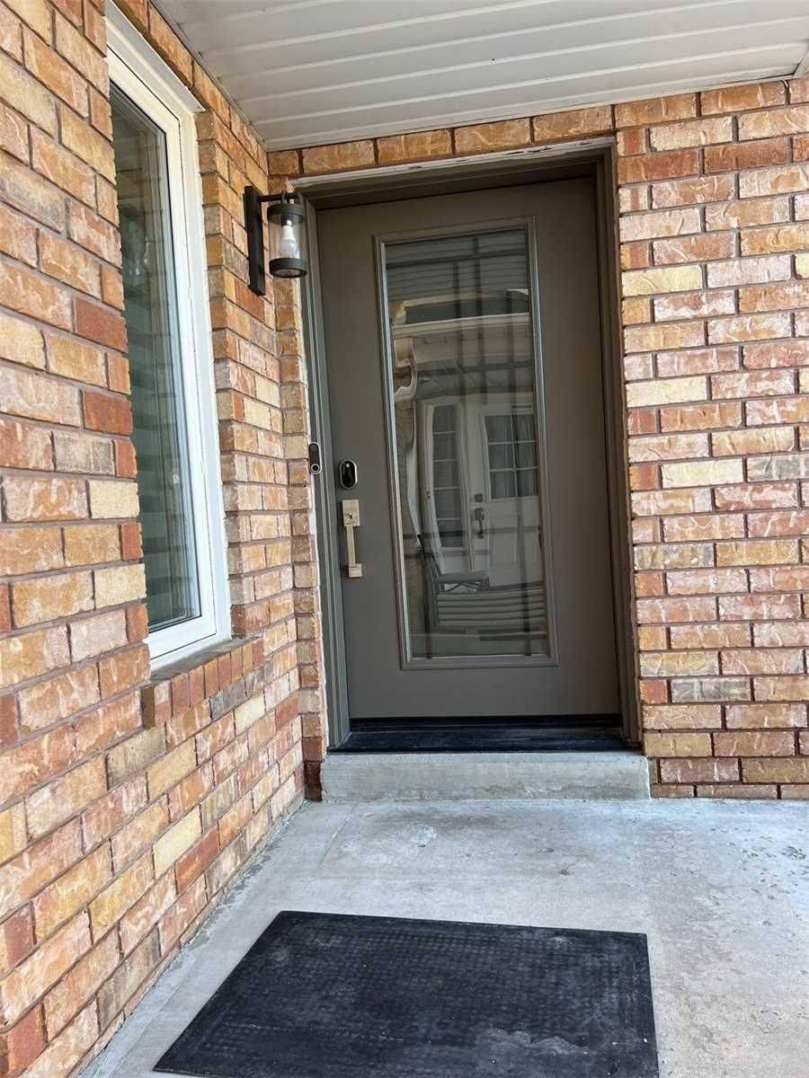 Mississauga, ON L5V 2V5,5936 Candlebrook CT