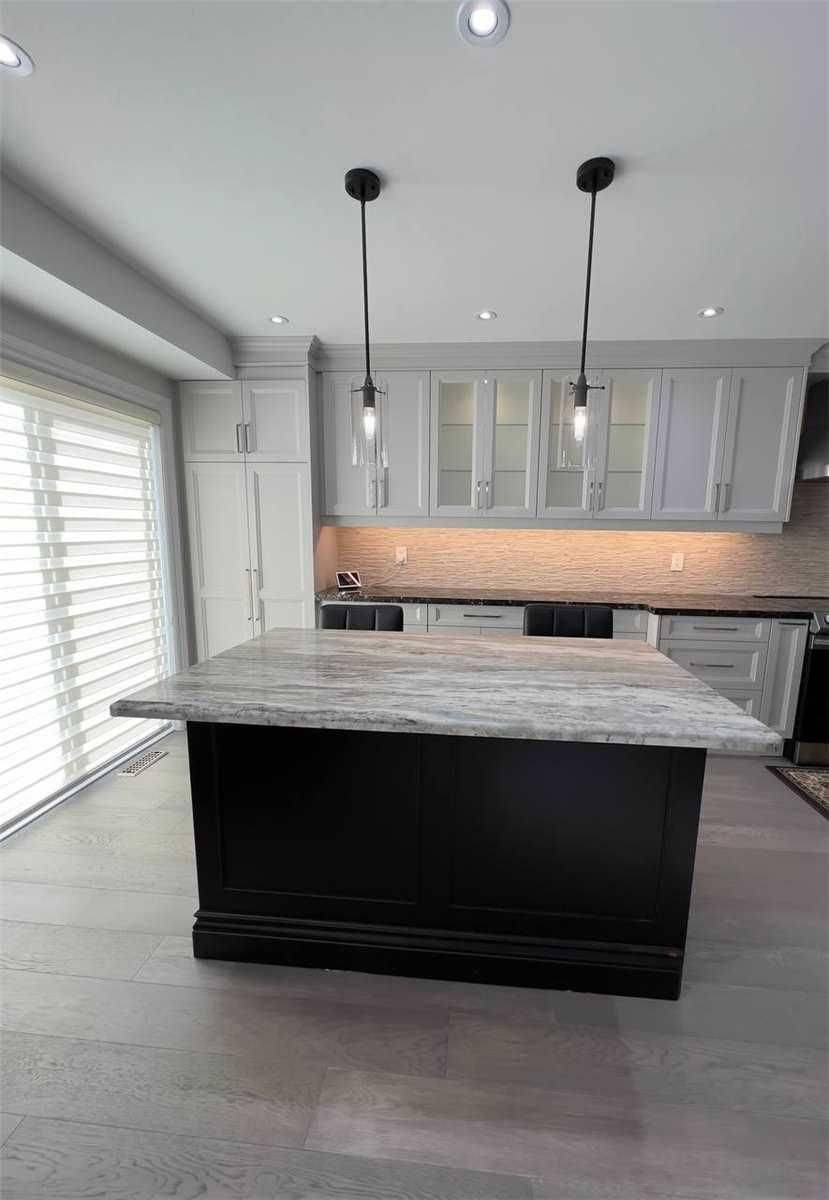 Mississauga, ON L5V 2V5,5936 Candlebrook CT