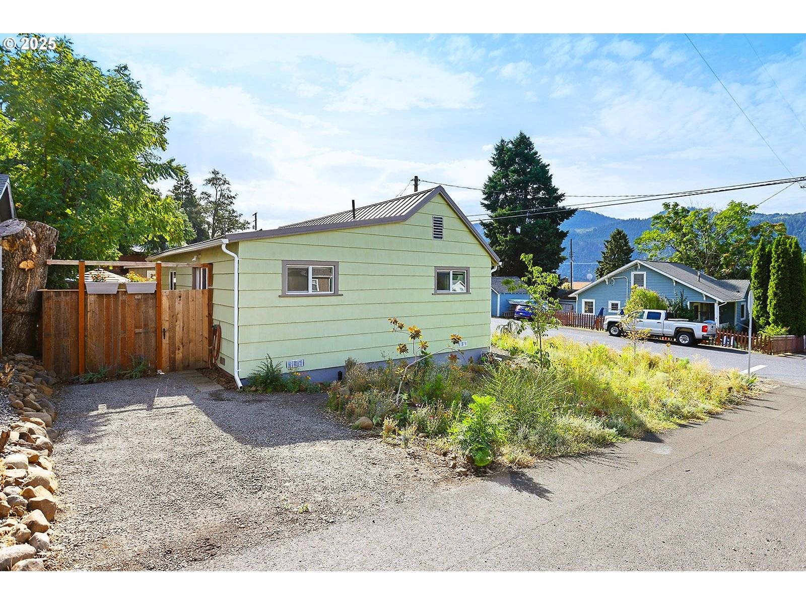 Bingen, WA 98605,218 W Franklin