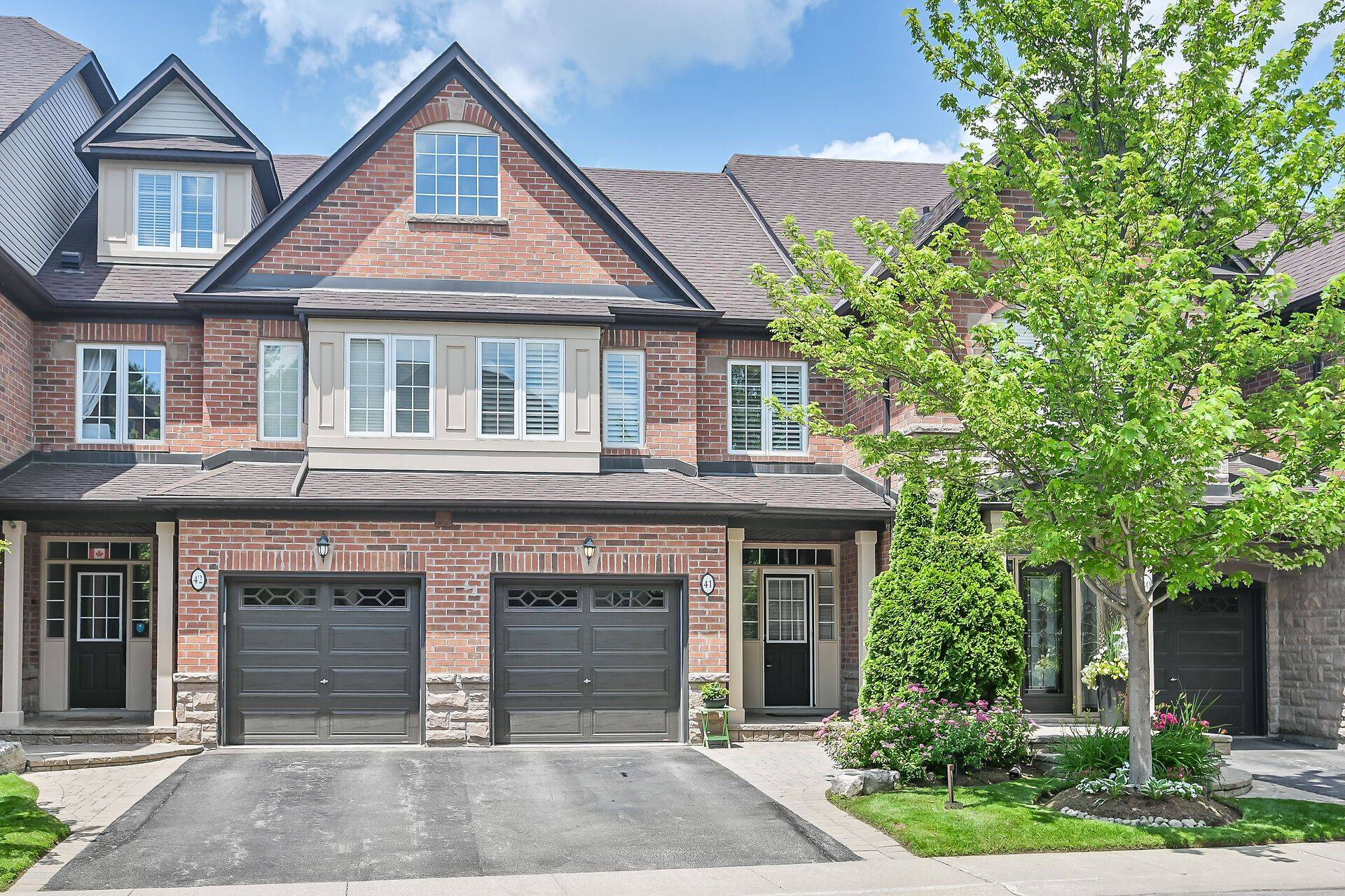 Oakville, ON L6H 7J2,300 Ravineview WAY #41