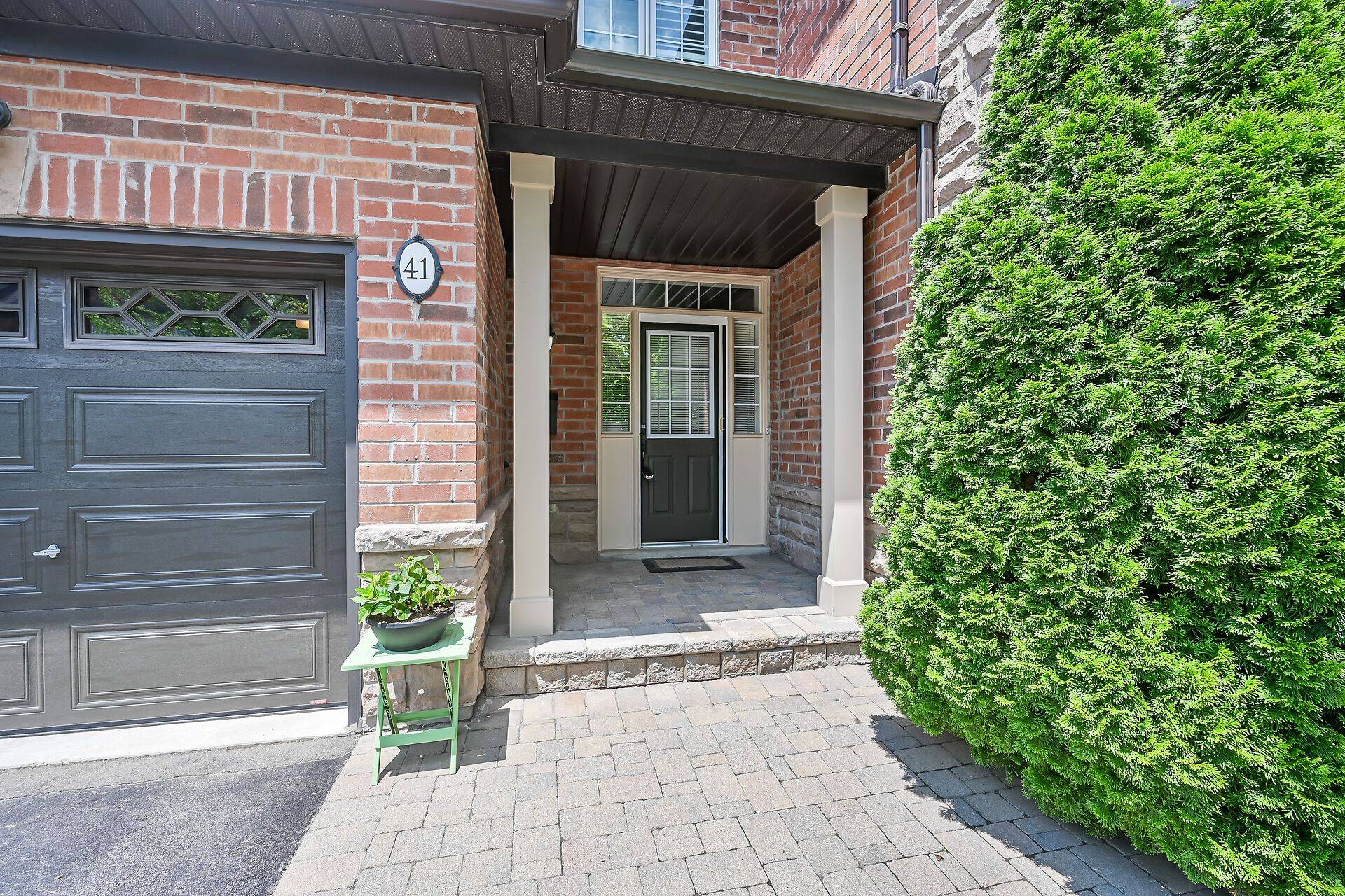 Oakville, ON L6H 7J2,300 Ravineview WAY #41