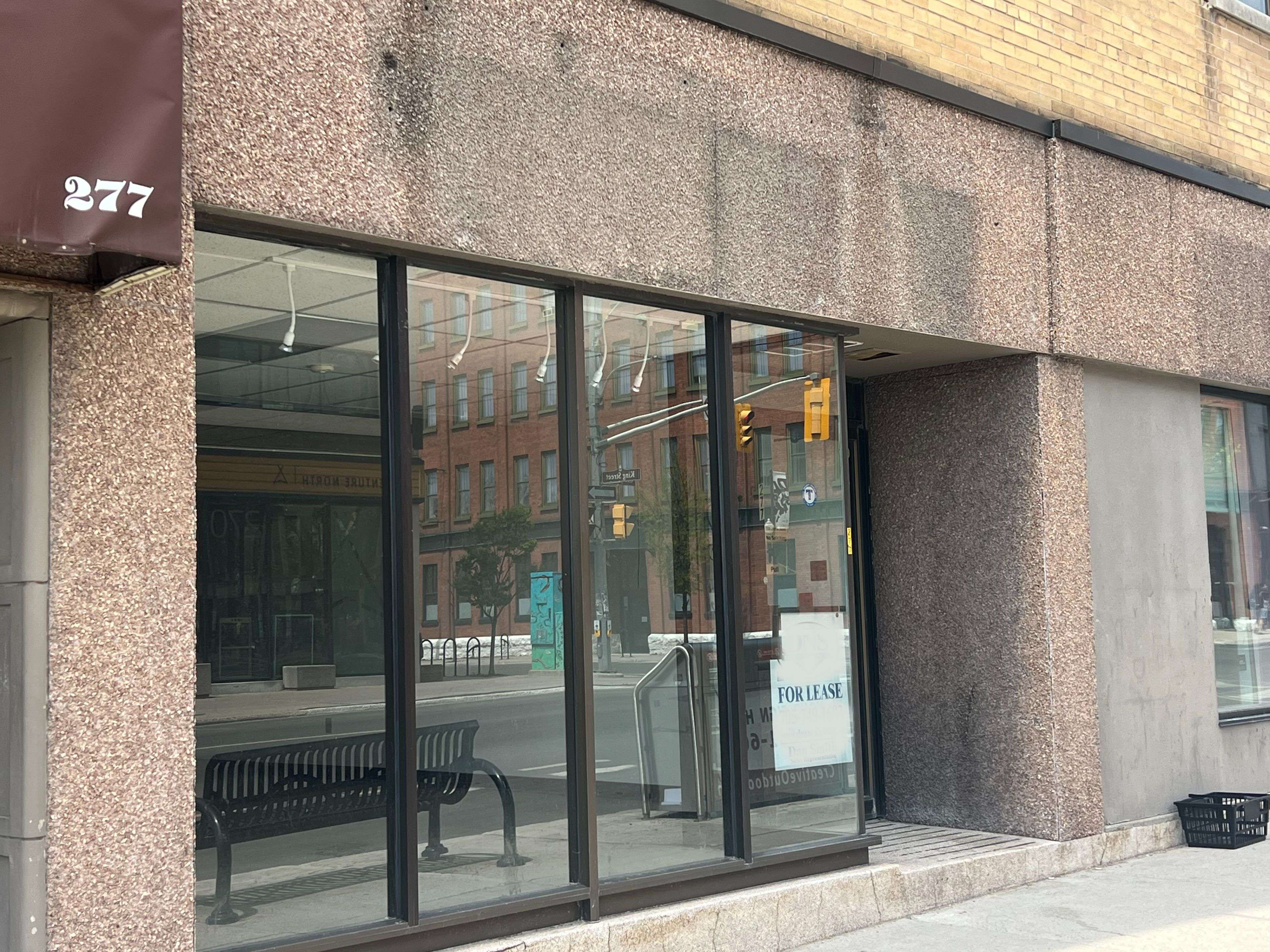 Peterborough, ON K9J 3G9,277 George ST N #S35