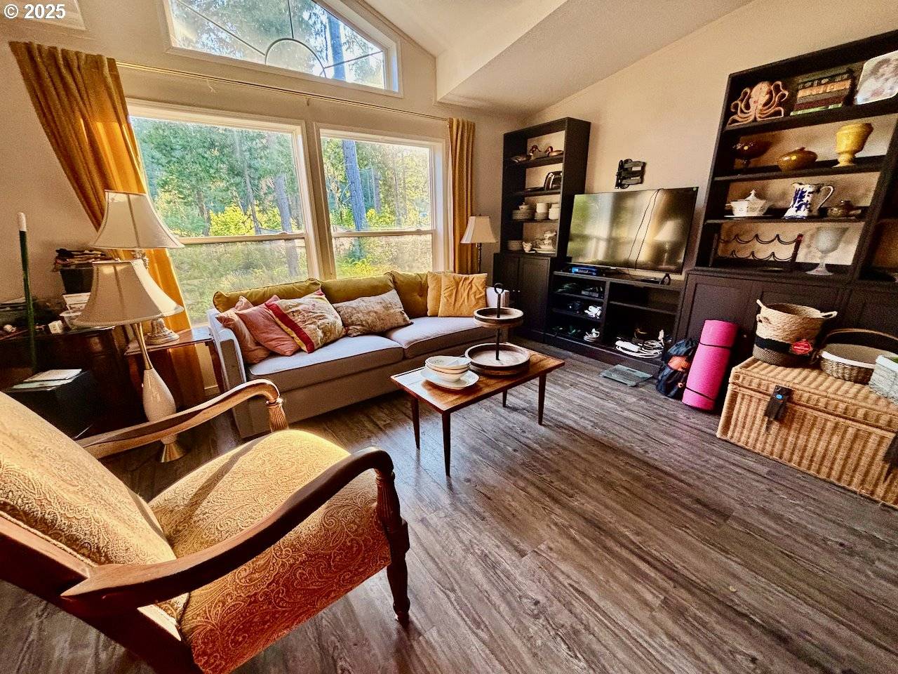 Leaburg, OR 97489,44989 MCKENZIE HWY