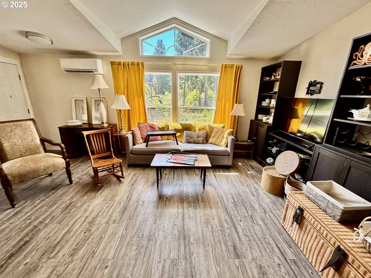 Leaburg, OR 97489,44989 MCKENZIE HWY