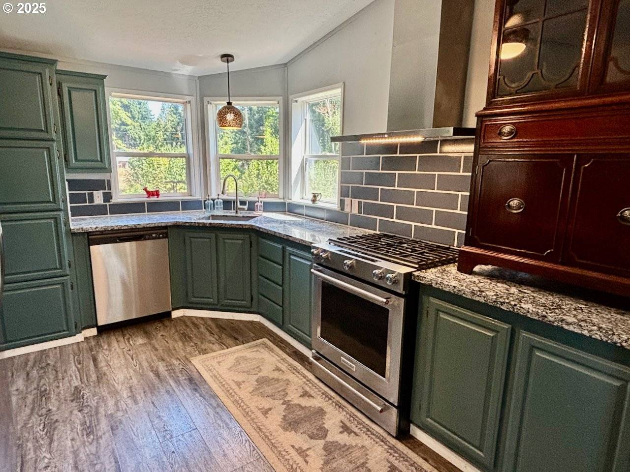 Leaburg, OR 97489,44989 MCKENZIE HWY