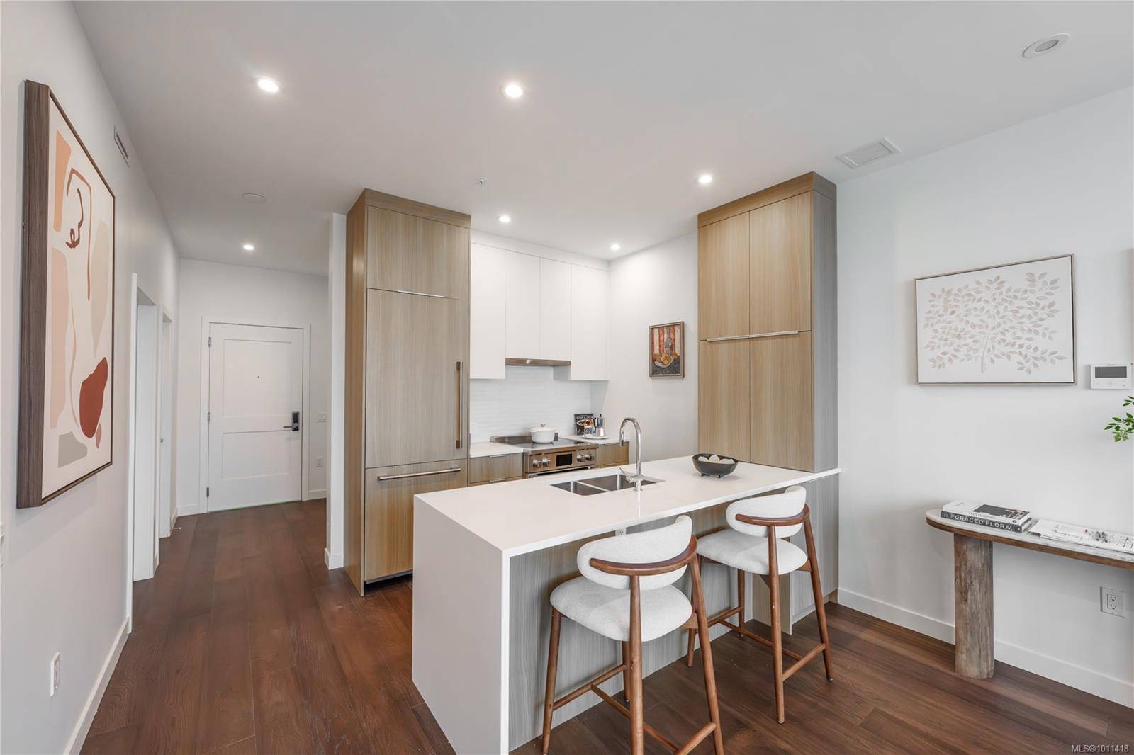 Sidney, BC V8L 2W5,9570 Fifth St #308