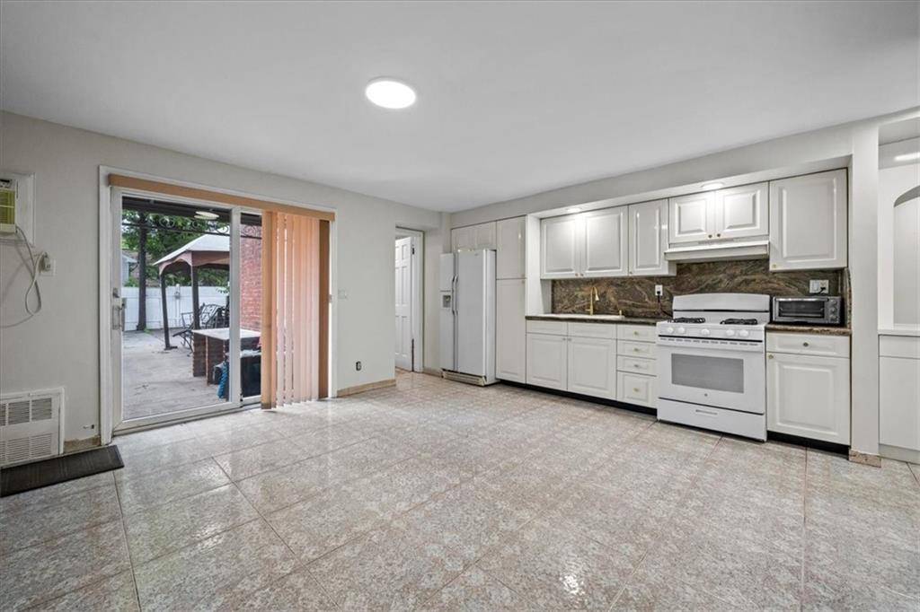 Brooklyn, NY 11218,3809 12th AVE