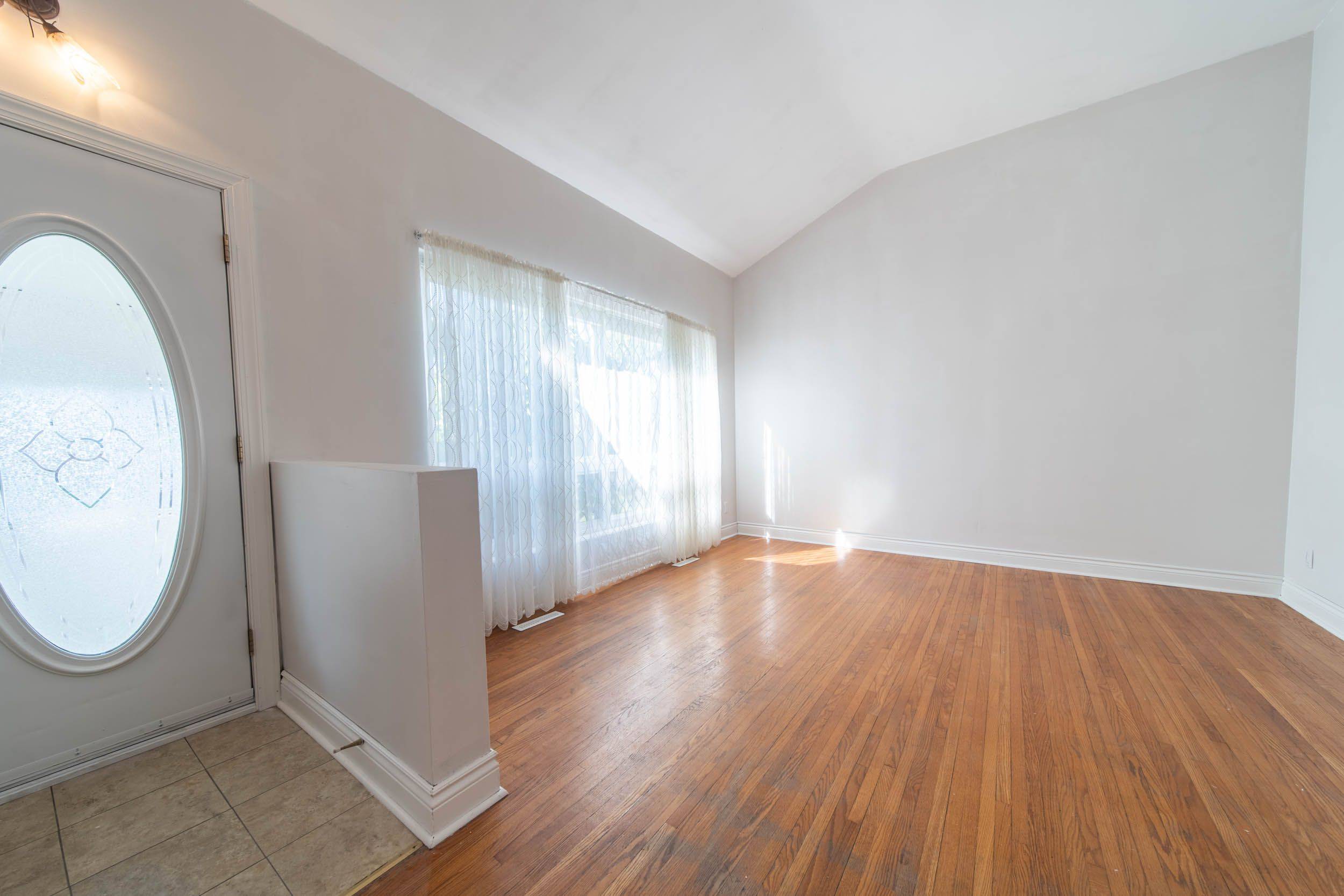 Niagara Falls, ON L2G 3J4,6809 Jill DR