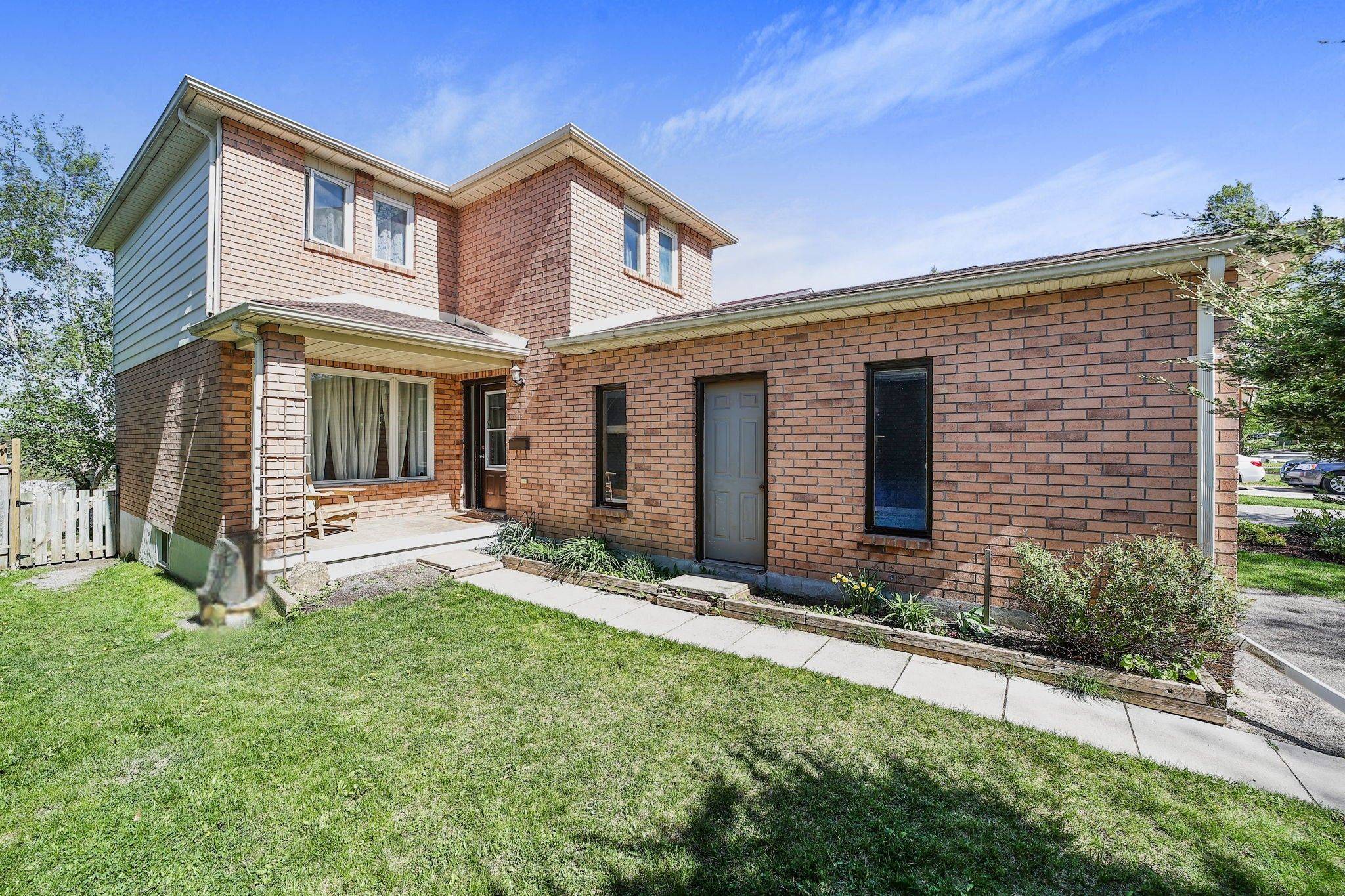 Barrie, ON L4N 5T8,45 Garden DR