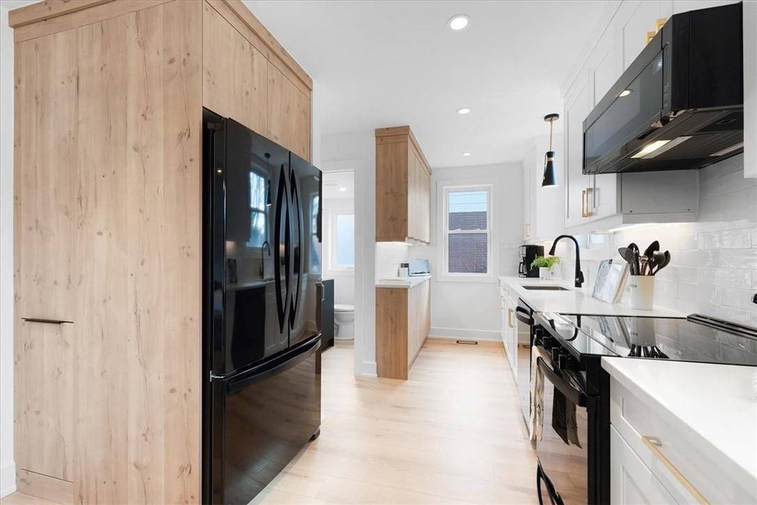 Hamilton, ON L9C 5G9,94 West 32nd ST