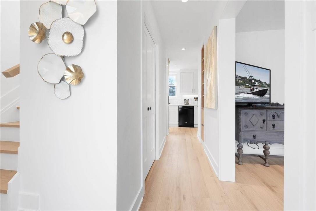 Hamilton, ON L9C 5G9,94 West 32nd ST