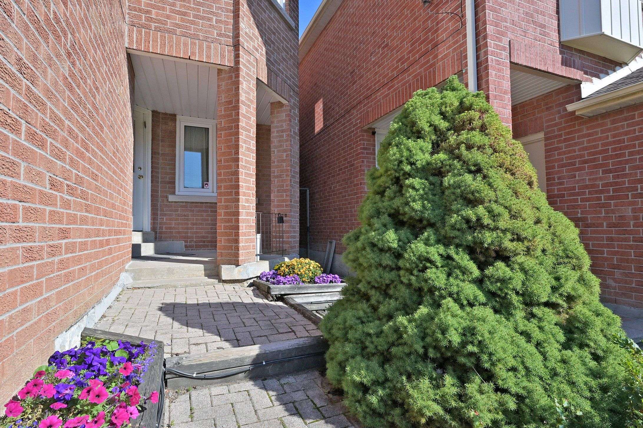 Vaughan, ON L4J 4S9,64 Roxborough LN