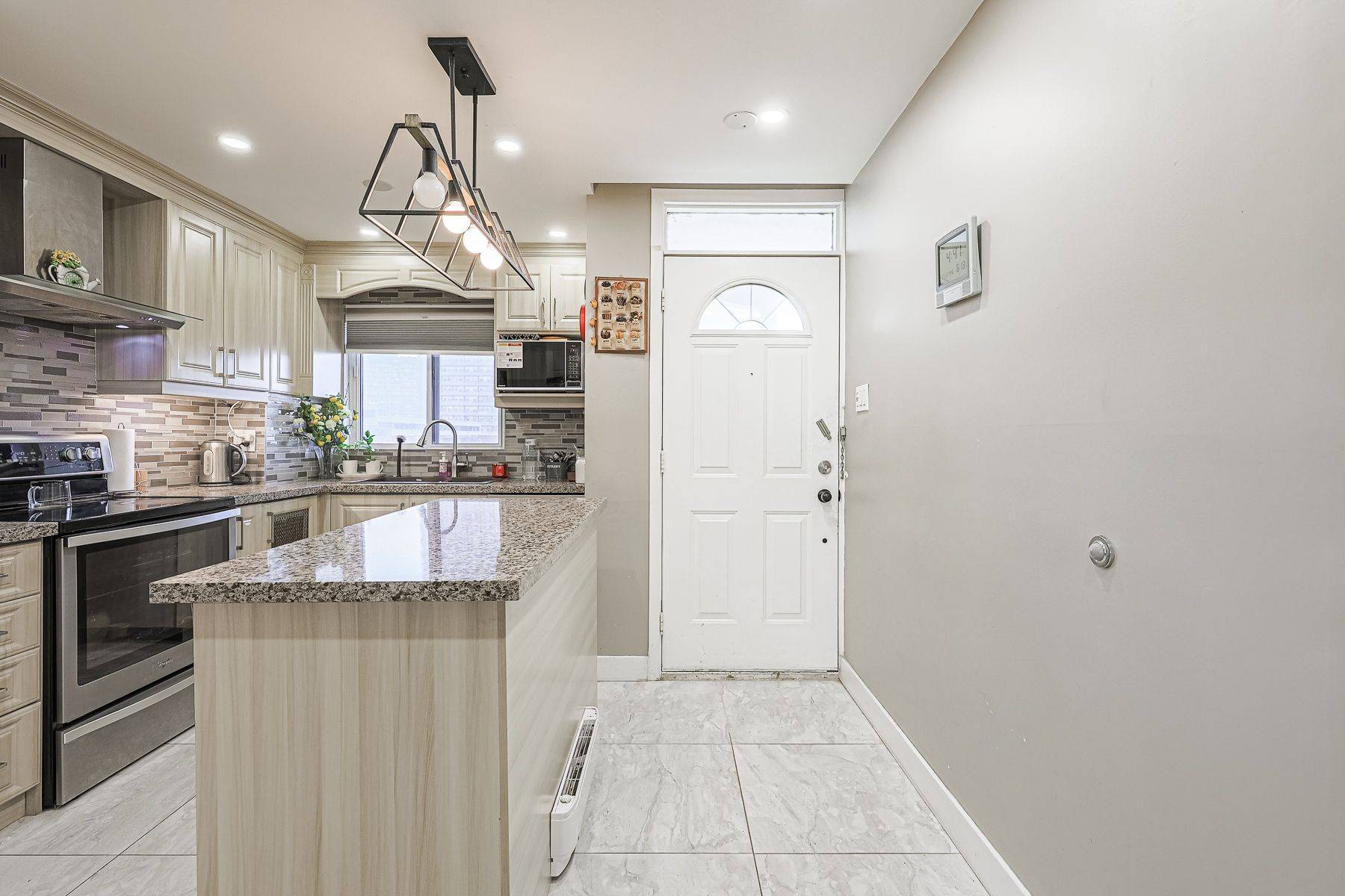 Toronto C11, ON M3C 2Y9,140 Leeward Glenway #315