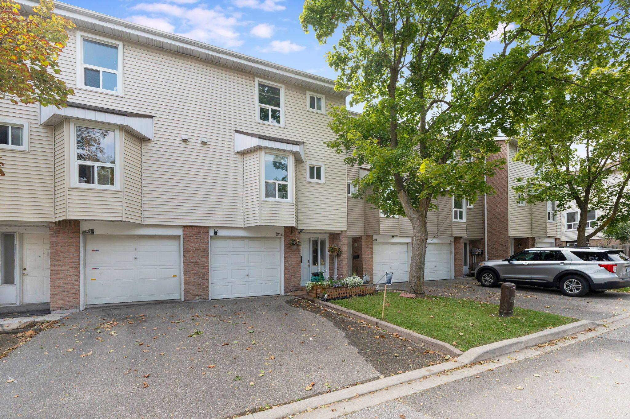 Brampton, ON L6T 4C9,90 Enmount DR