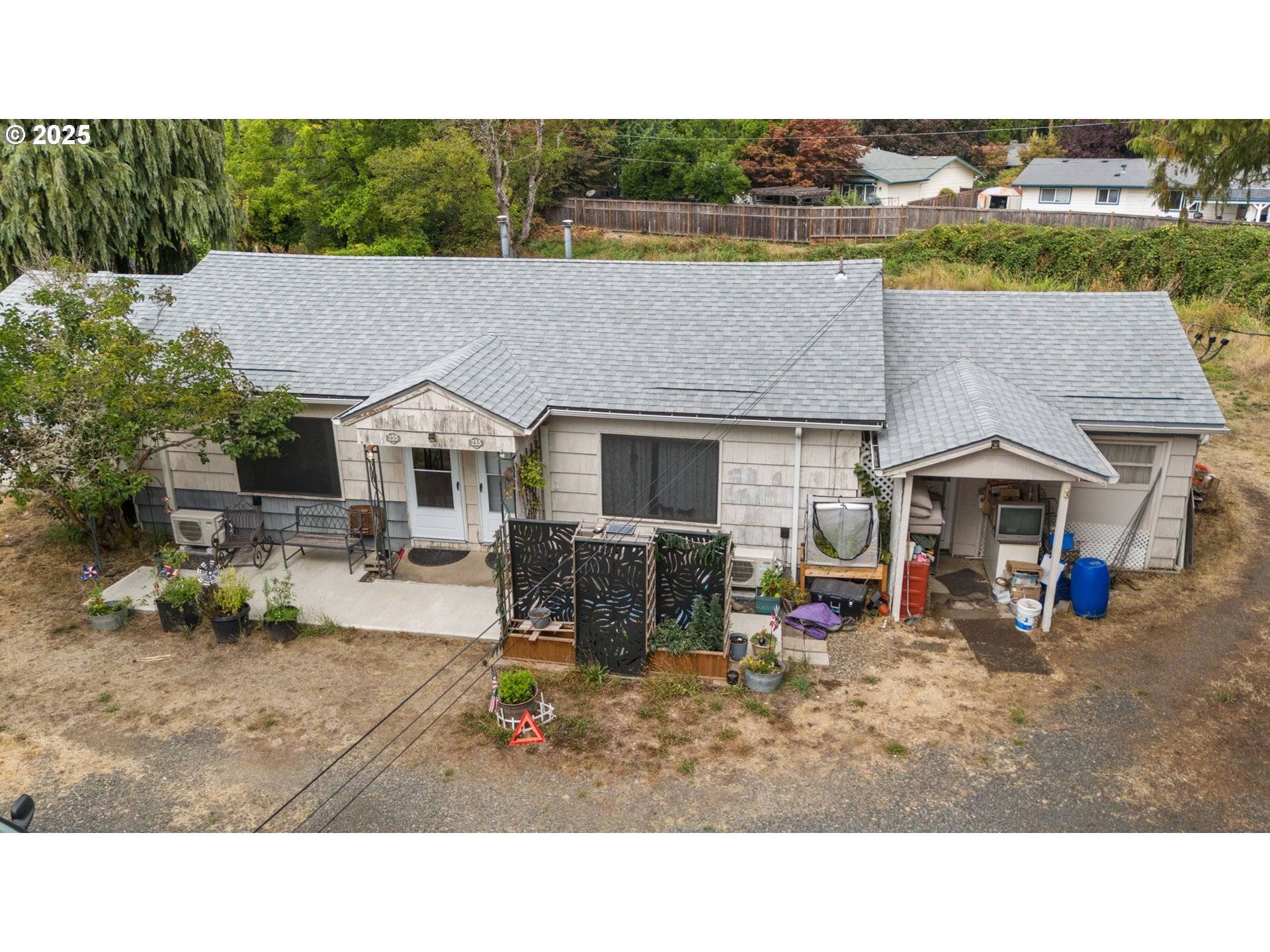 Eugene, OR 97404,233 SPRING CREEK DR