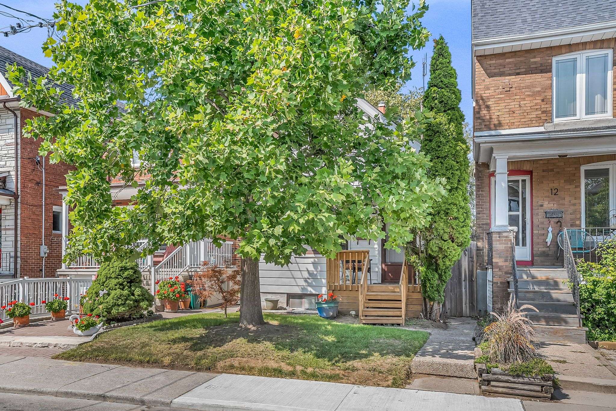 Toronto W02, ON M6S 2M8,14 Morland RD