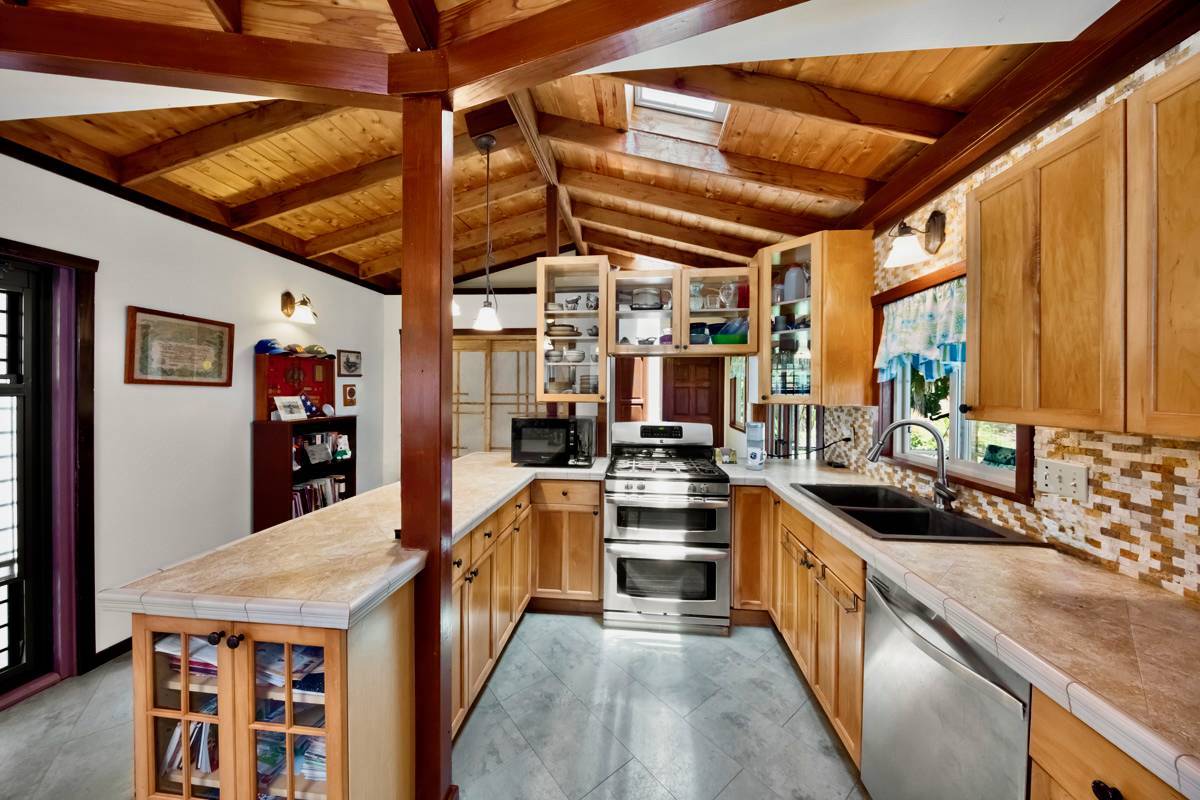 Pahoa, HI 96778,15-2795 HOU ST