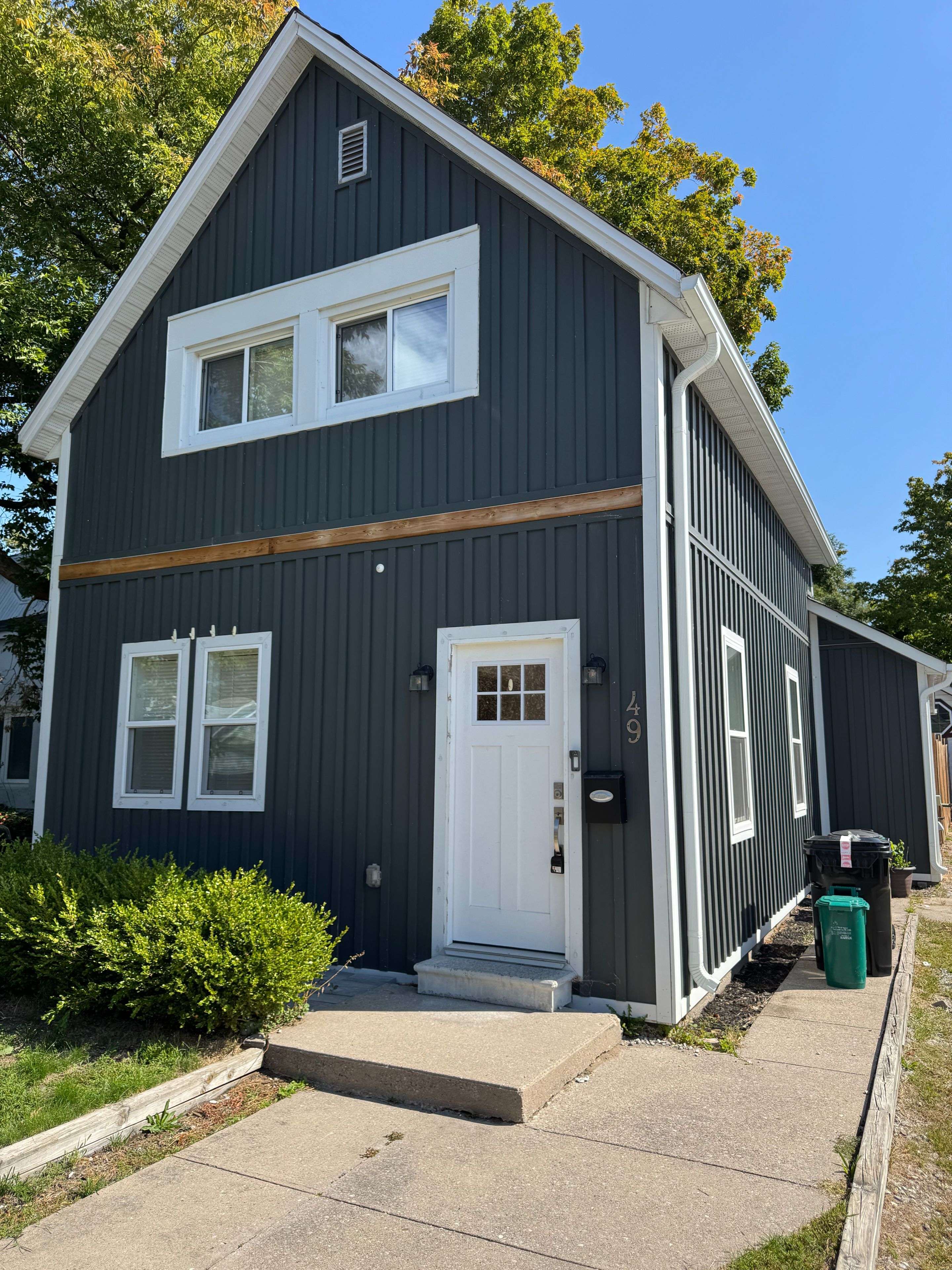 Barrie, ON L4N 3C3,49 Sanford ST