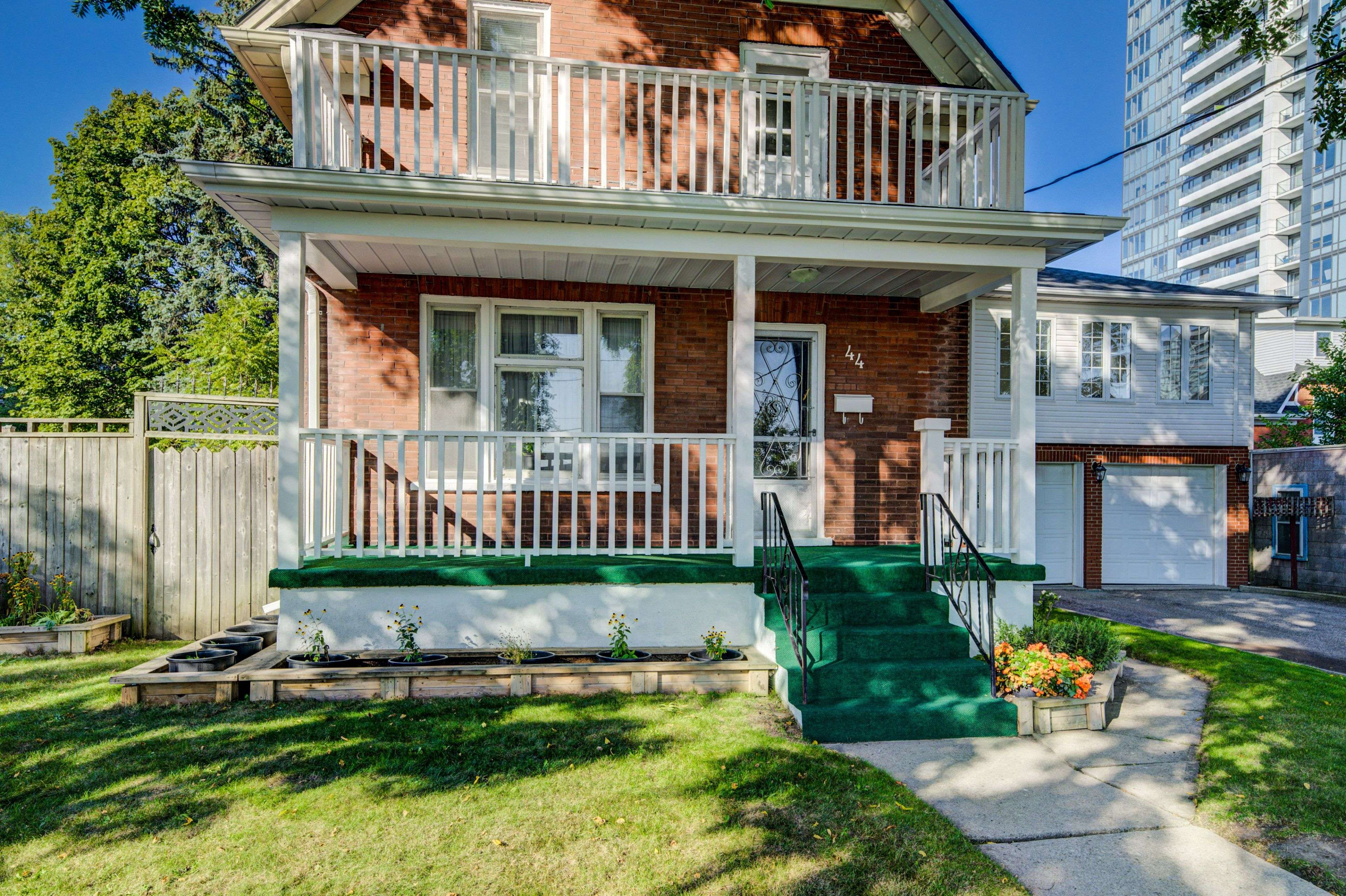 Kitchener, ON N2G 1S1,44 Walter ST