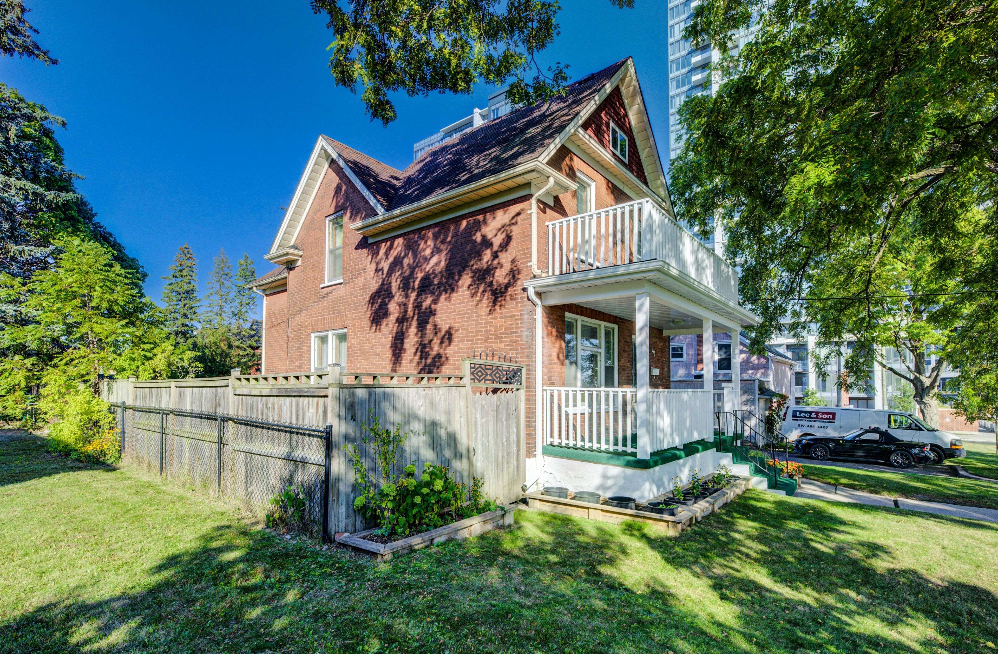 Kitchener, ON N2G 1S1,44 Walter ST