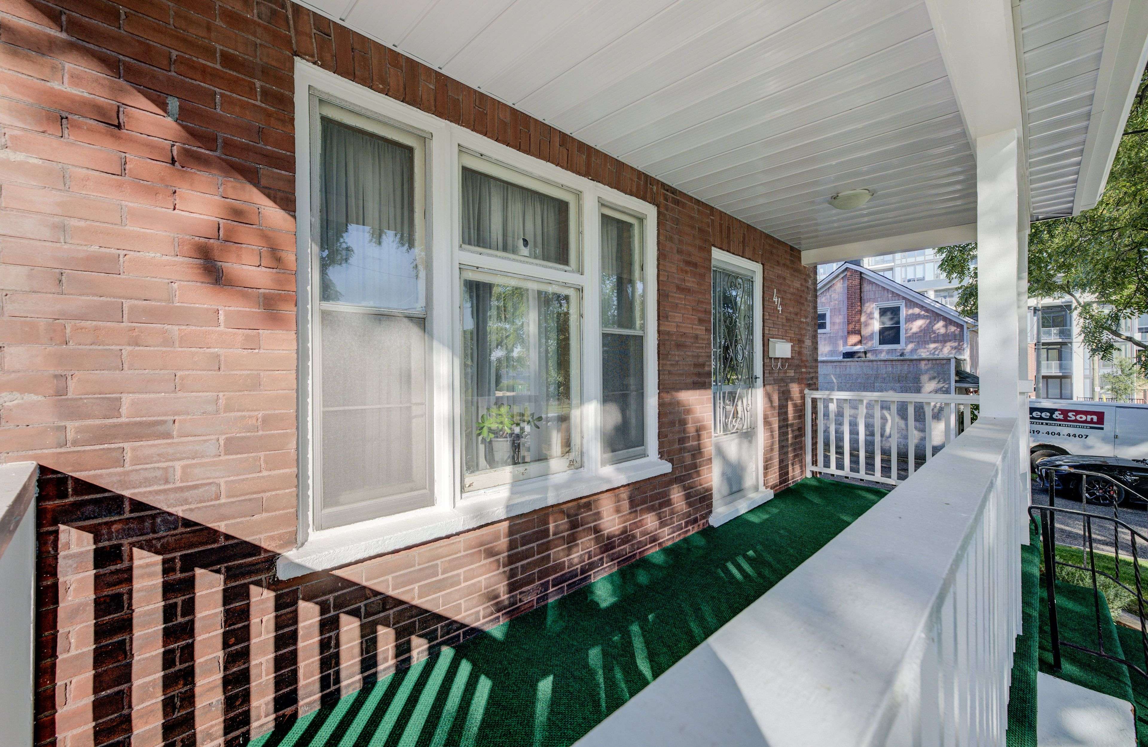 Kitchener, ON N2G 1S1,44 Walter ST