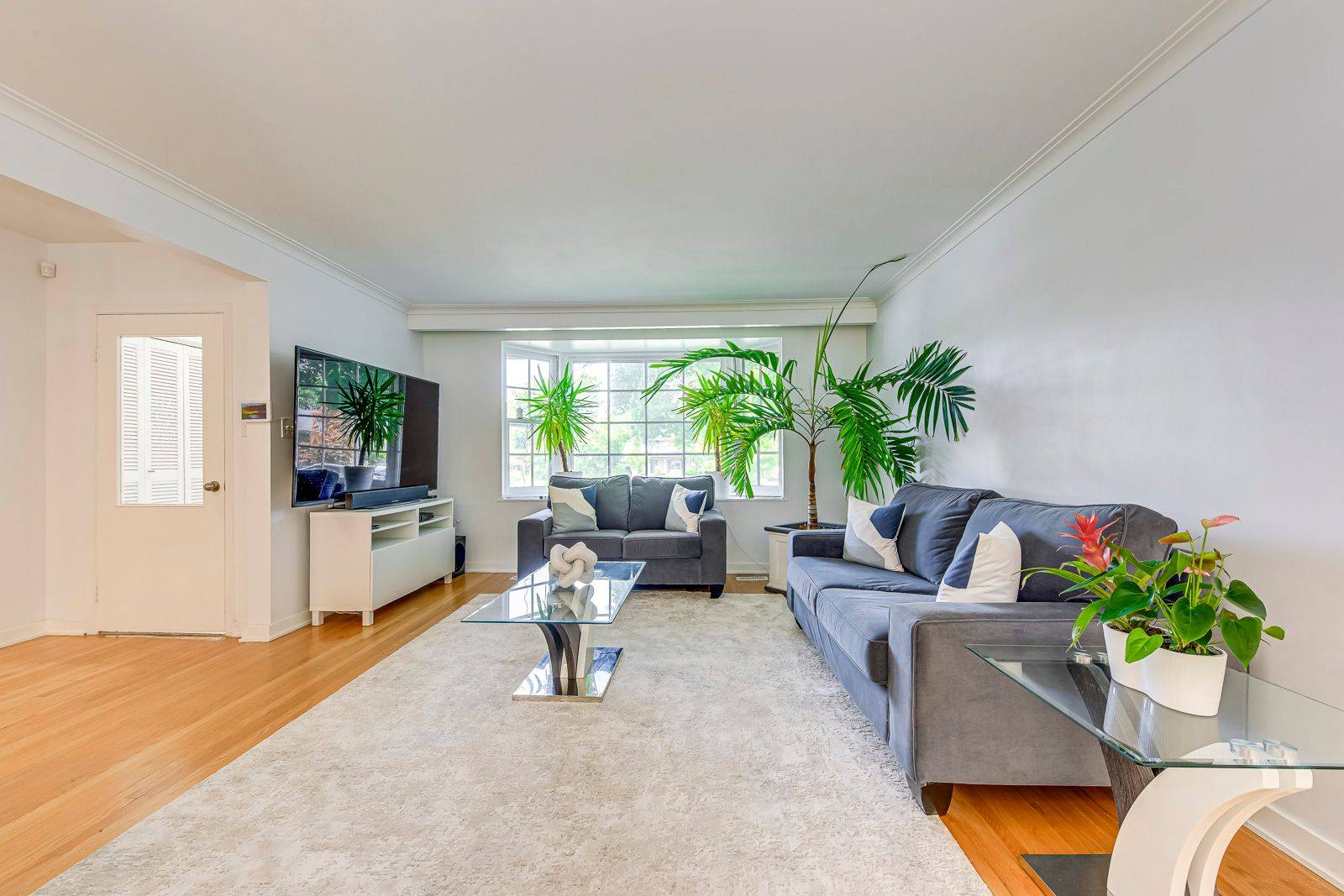 Toronto W09, ON M9R 3H5,4 Haregate CT