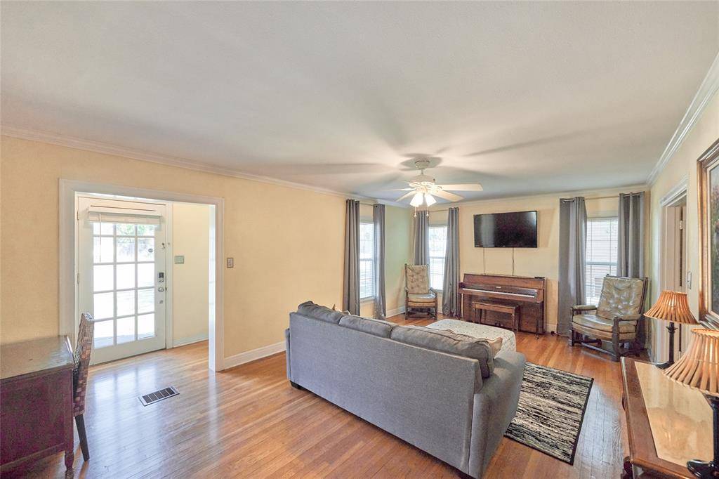 Olney, TX 76374,811 W Main Street