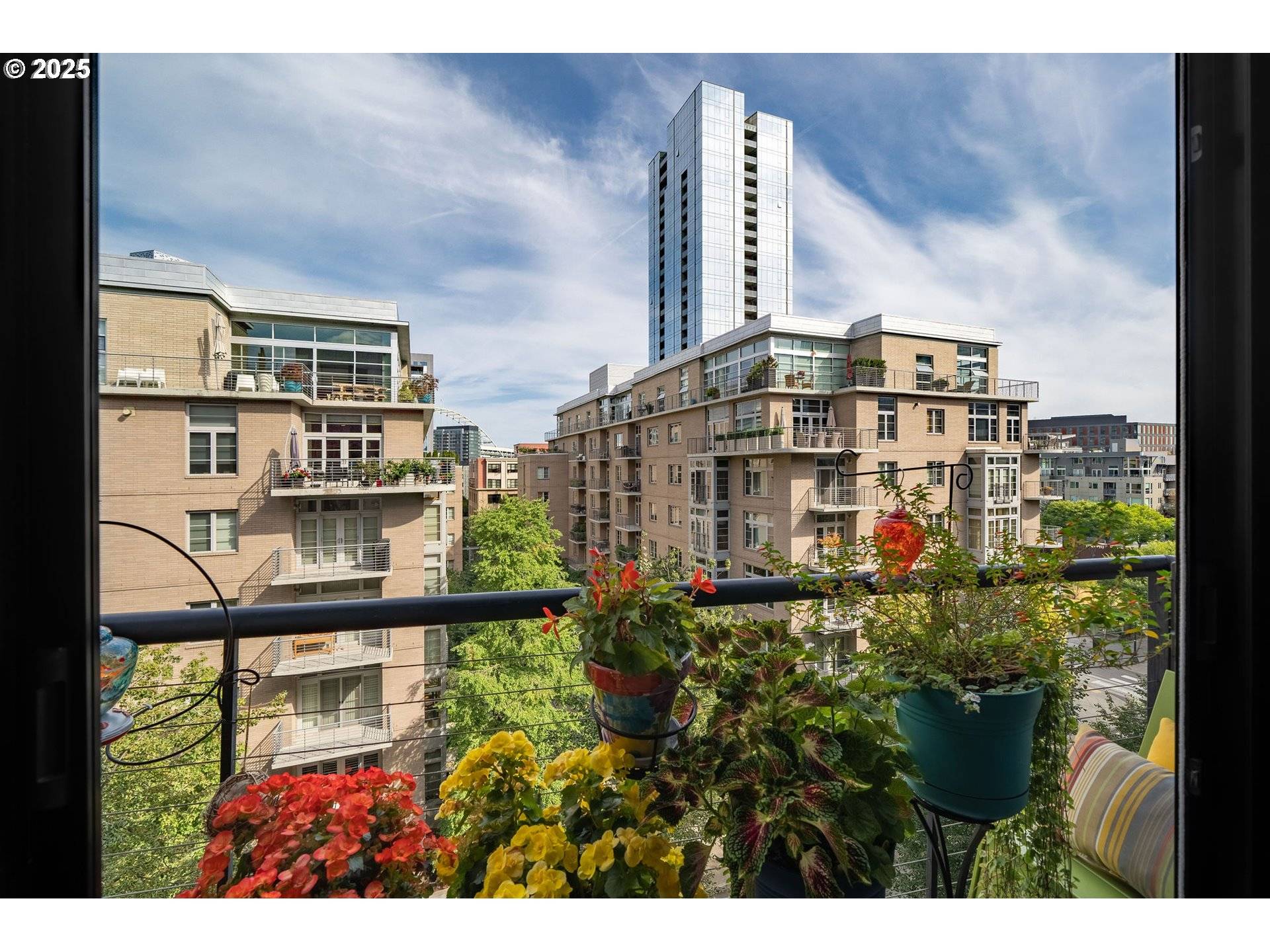 Portland, OR 97209,1030 NW 12TH AVE #422