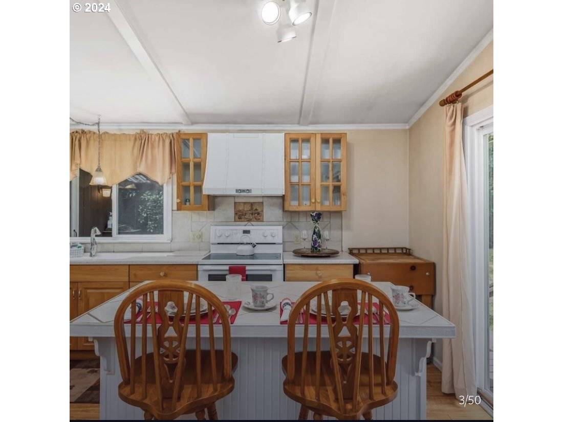 Florence, OR 97439,4640 MITCHELL LOOP RD