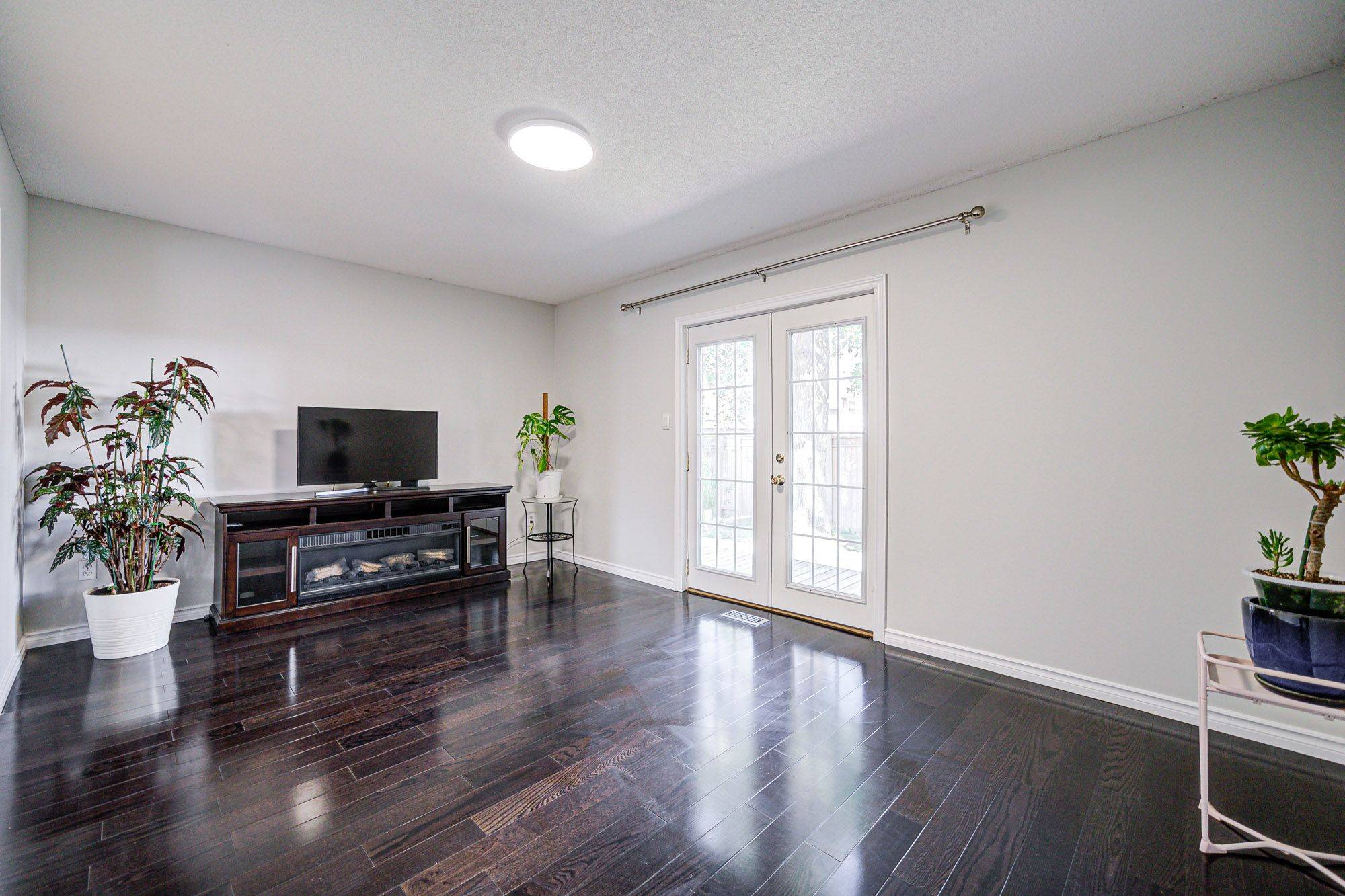 Hamilton, ON L9A 5J5,79 Lorenzo DR