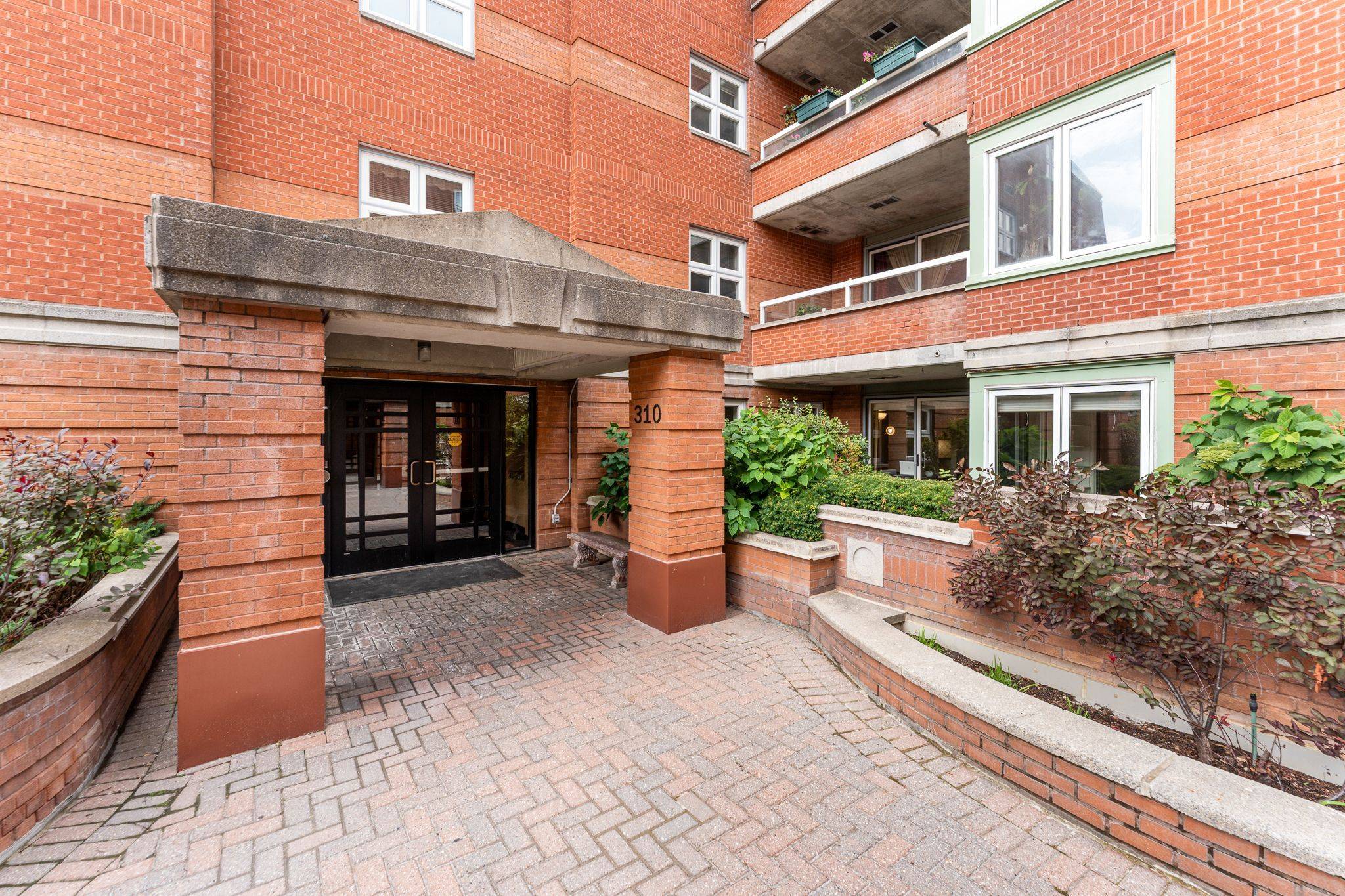 New Edinburgh - Lindenlea, ON K1M 1W5,310 Crichton ST #104