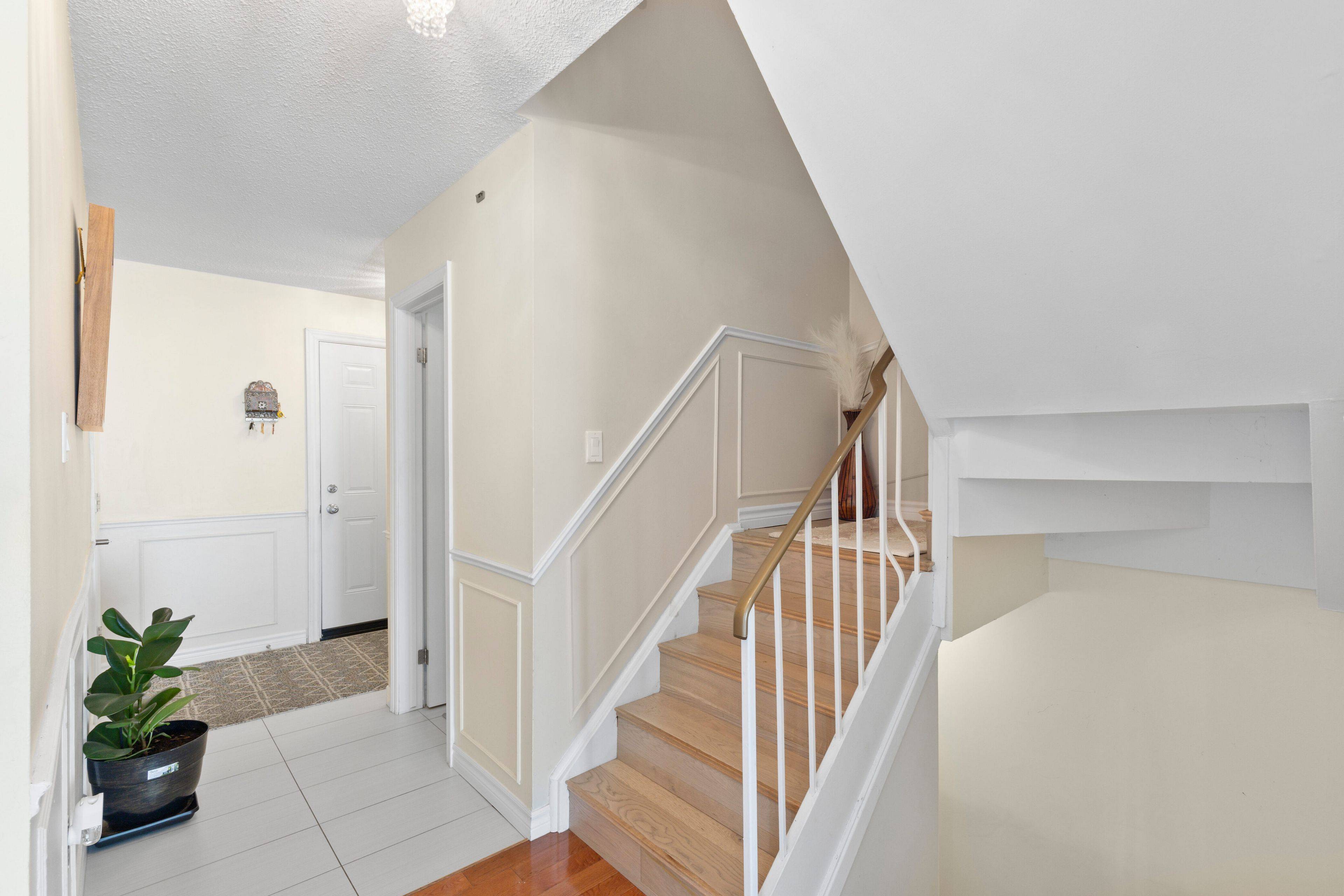 London South, ON N6E 2H1,700 Osgoode DR #16