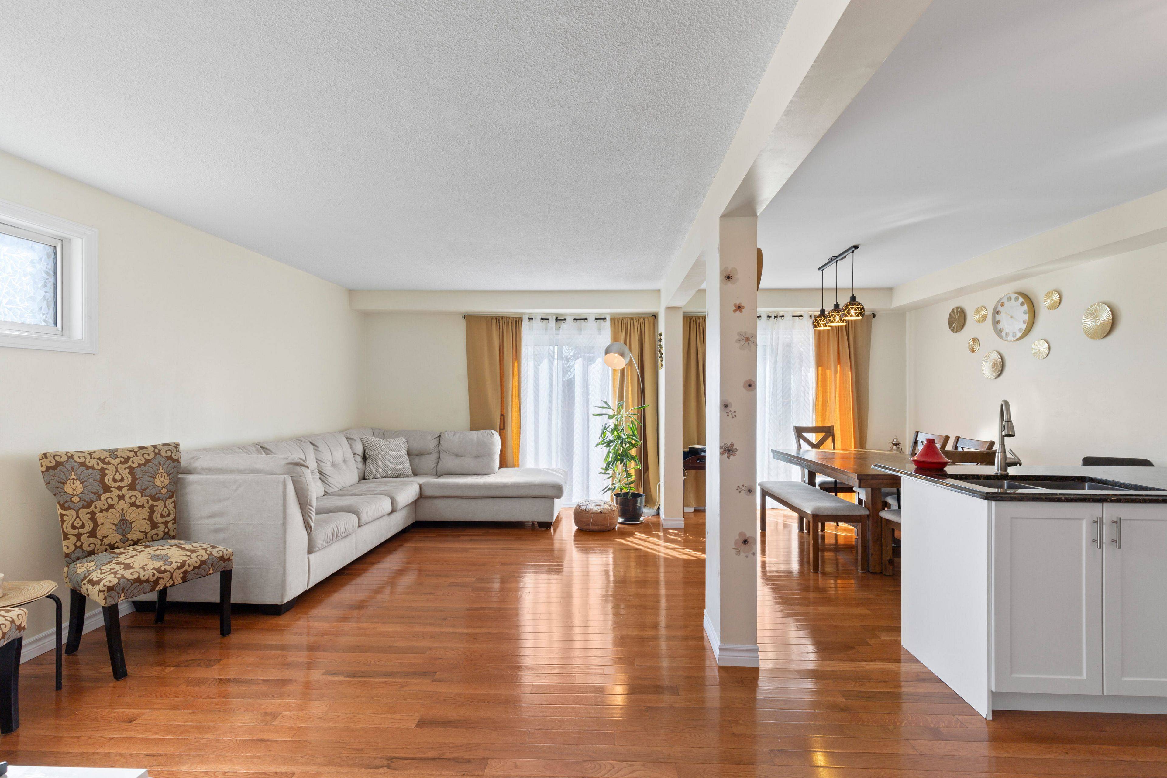 London South, ON N6E 2H1,700 Osgoode DR #16