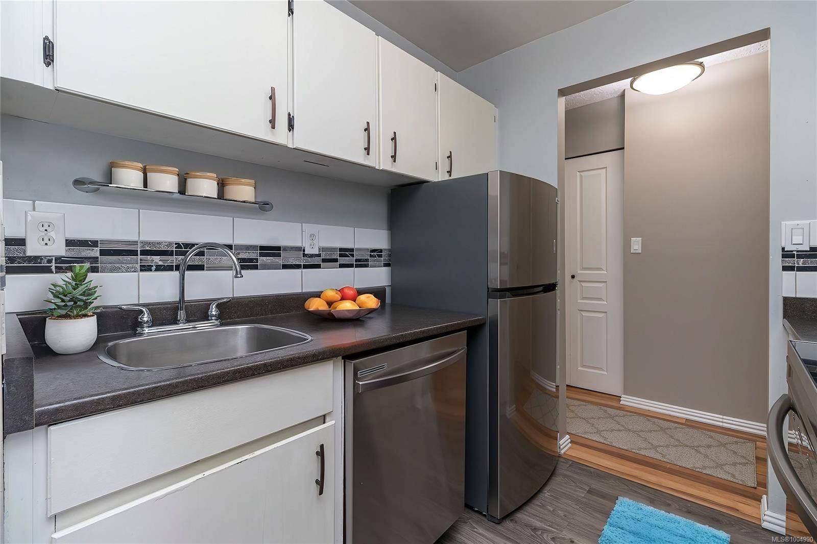 Victoria, BC V9A 6Z2,103 Gorge Rd E #301