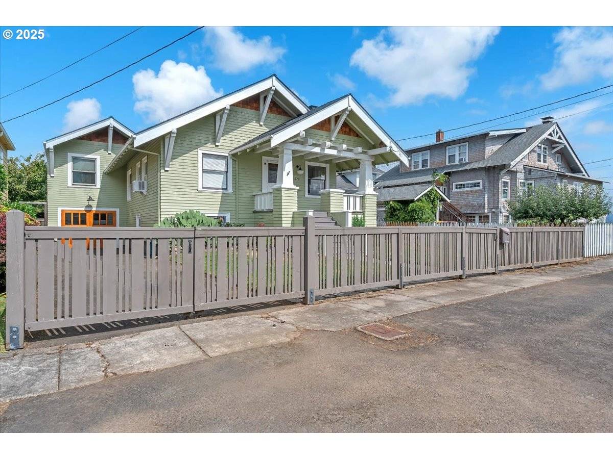 St Helens, OR 97051,270 COWLITZ ST