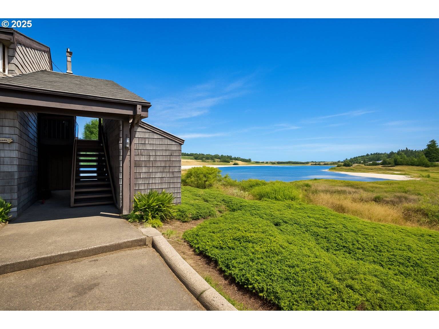 Florence, OR 97439,1040 BAY ST #17