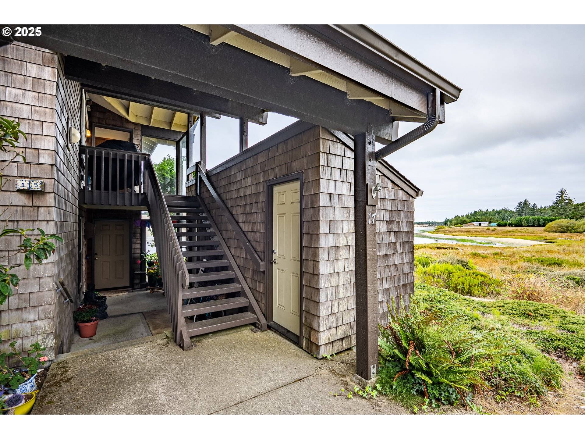 Florence, OR 97439,1040 BAY ST #17