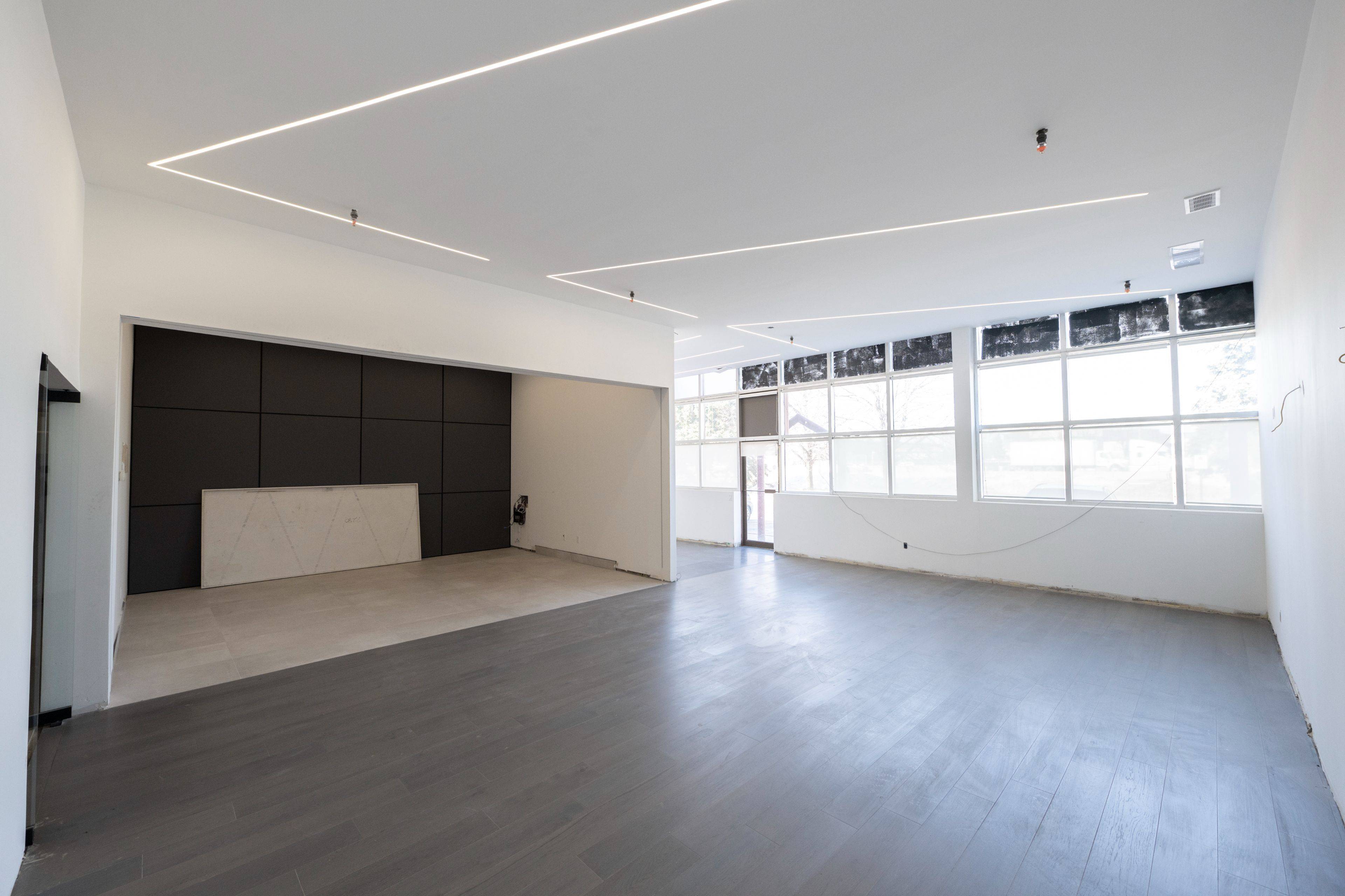 Burlington, ON L7L 6A5,5100 South Service RD #54