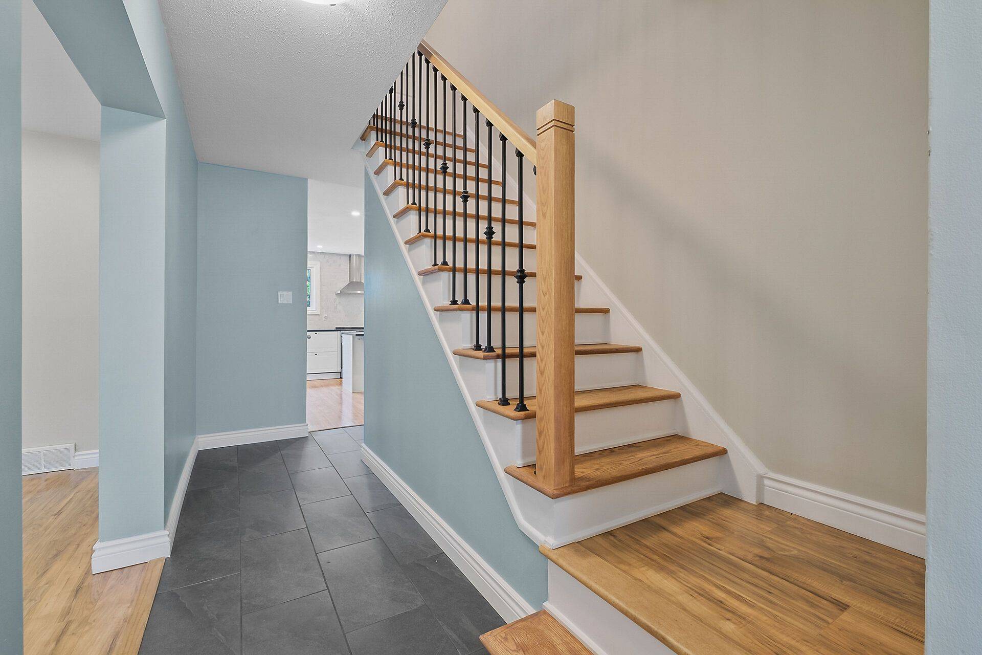 Beacon Hill North - South And Area, ON K1J 6Y5,775 De Salaberry ST