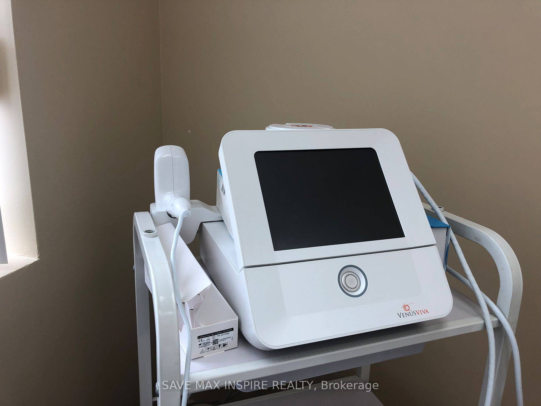 Toronto W10, ON M9V 5G5,1525 Albion RD