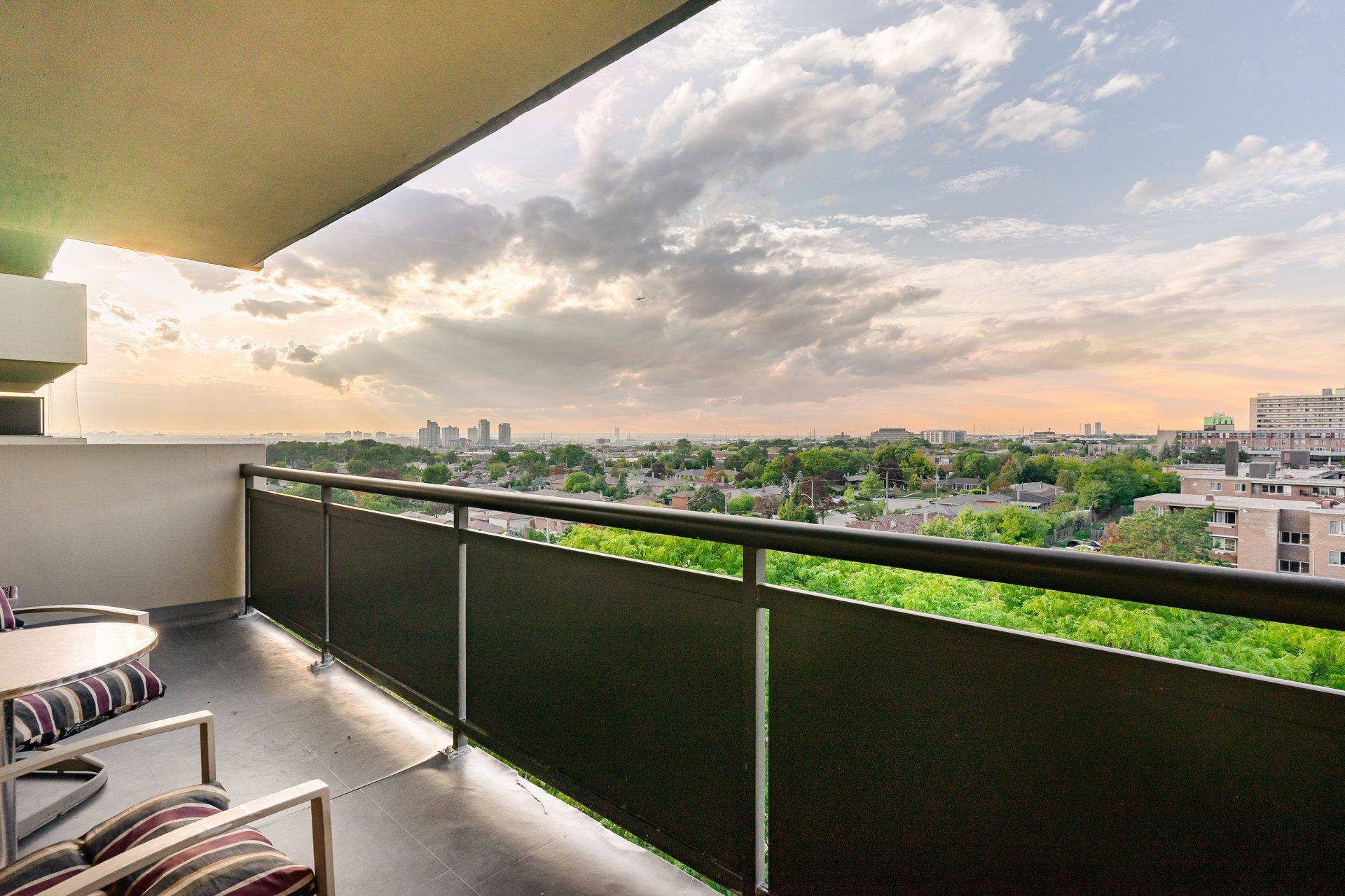 Toronto W05, ON M3N 2L5,5 Frith RD #808