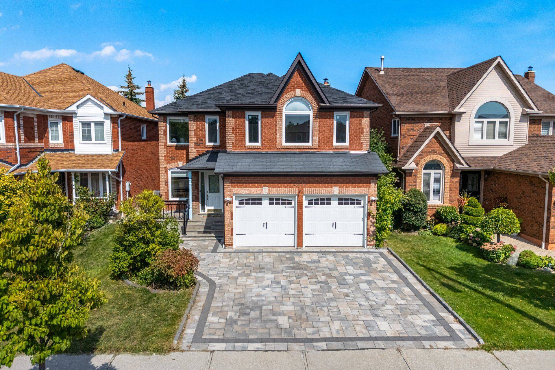 Mississauga, ON L5V 1N7,5217 Fallingbrook DR
