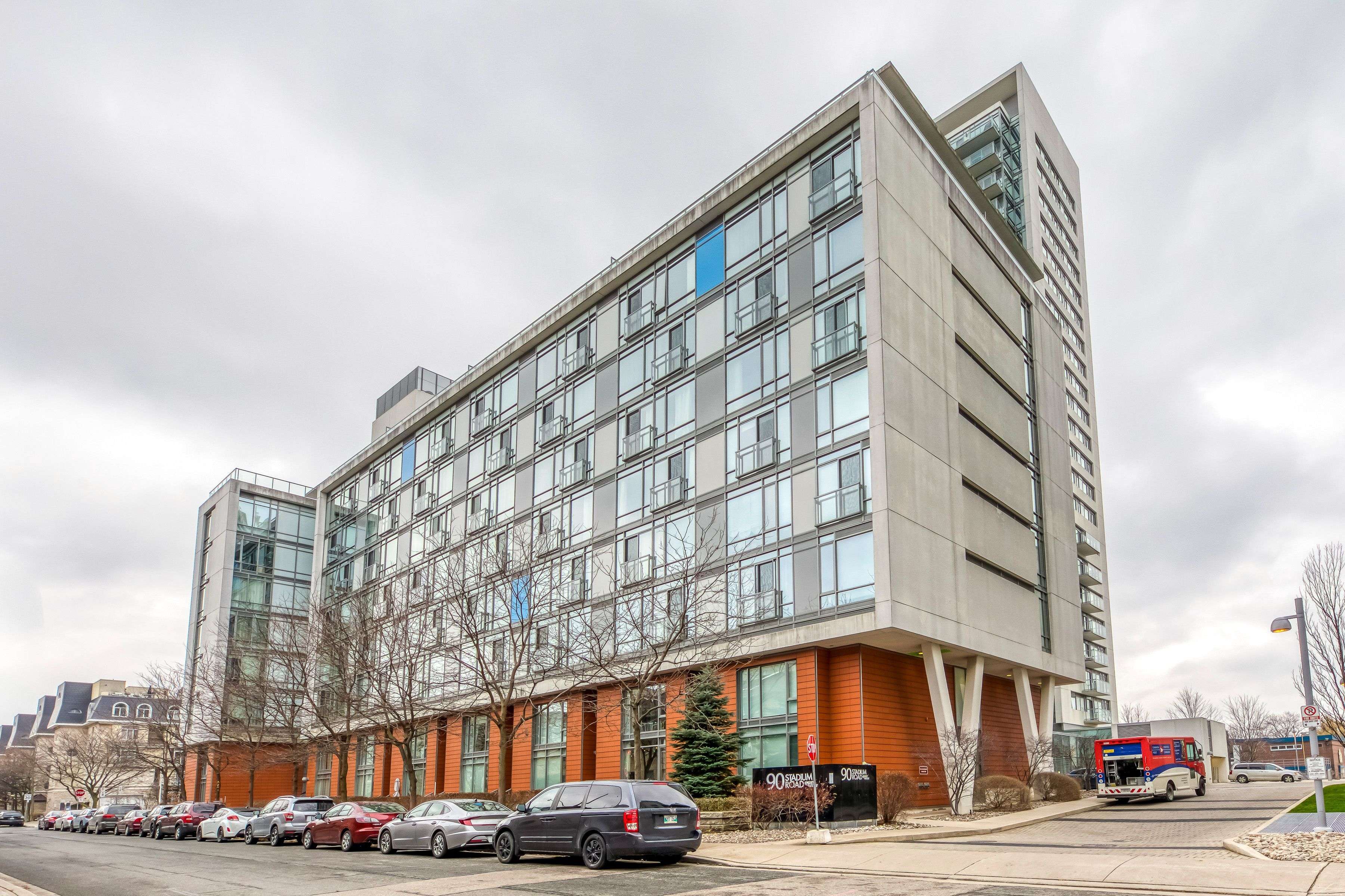 Toronto C01, ON M5V 3W5,90 Stadium RD #418