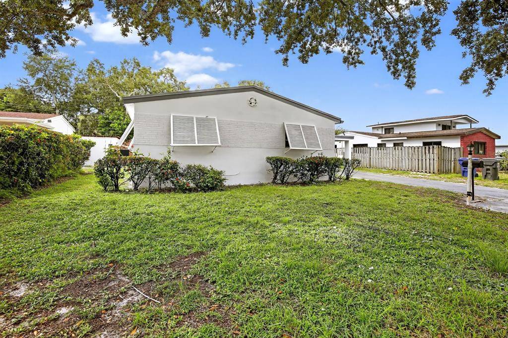 Hollywood, FL 33024,6620 Charleston St