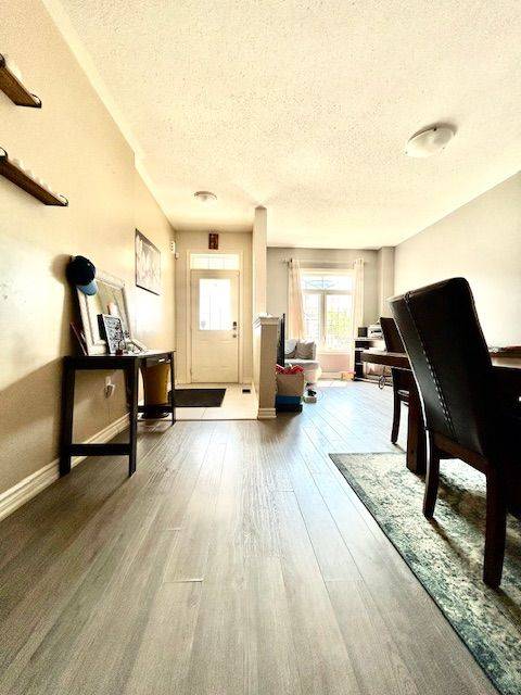 Milton, ON L9T 7K6,1449 Chretien ST