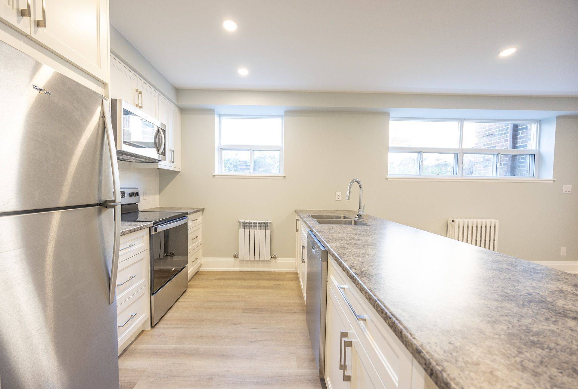 Mississauga, ON L5H 1G8,320 Lakeshore RD #2