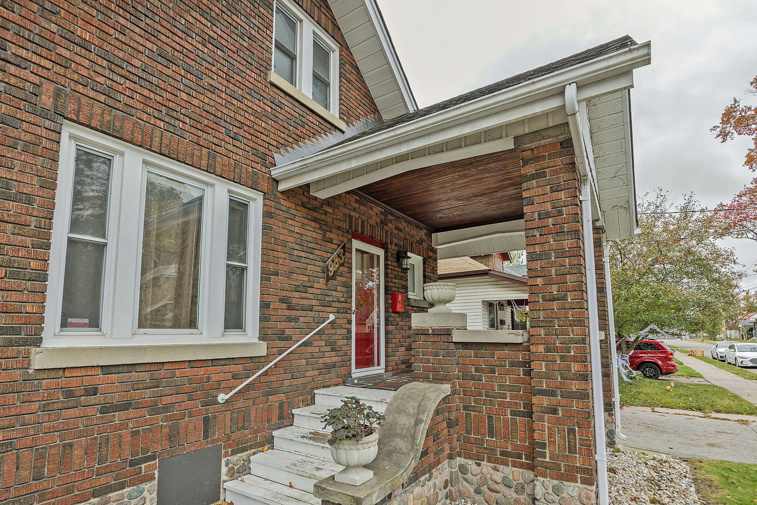 London East, ON N5Z 1K5,983 Ormsby ST